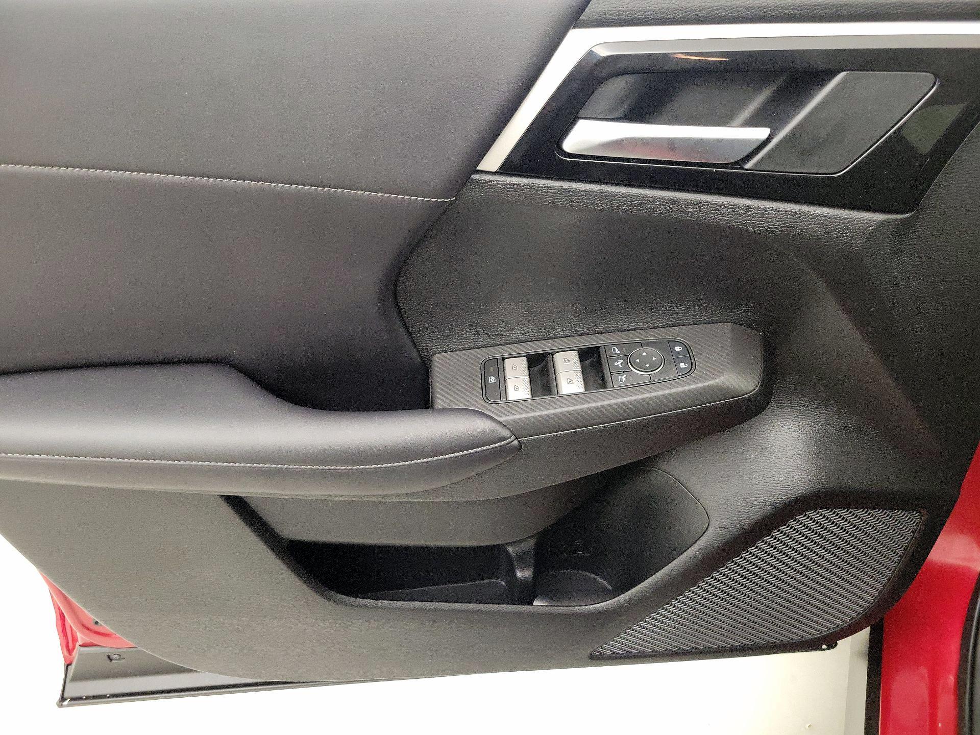 Thumbnail: 2024 Mitsubishi Outlander - 12