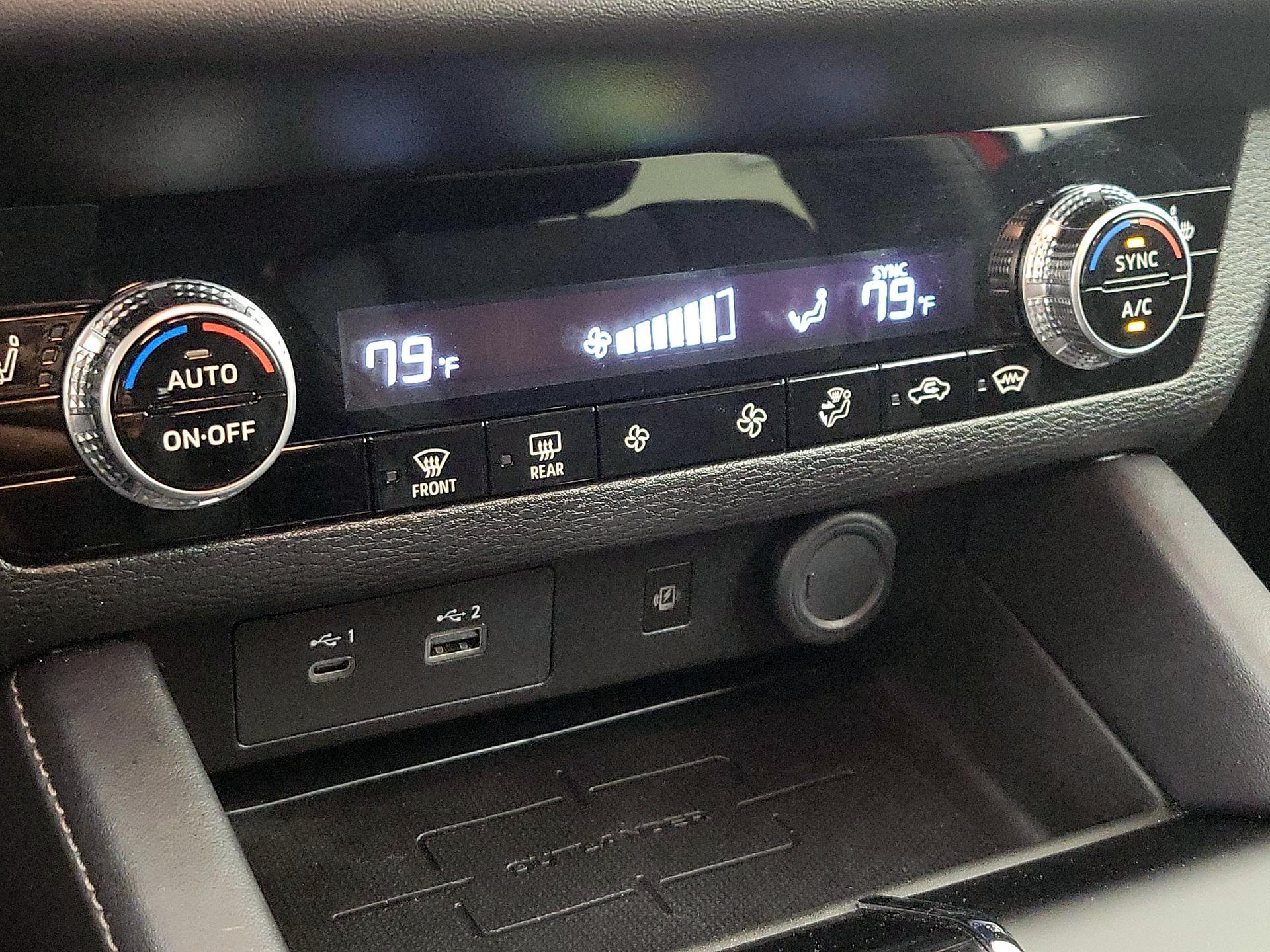 Thumbnail: 2024 Mitsubishi Outlander - 17