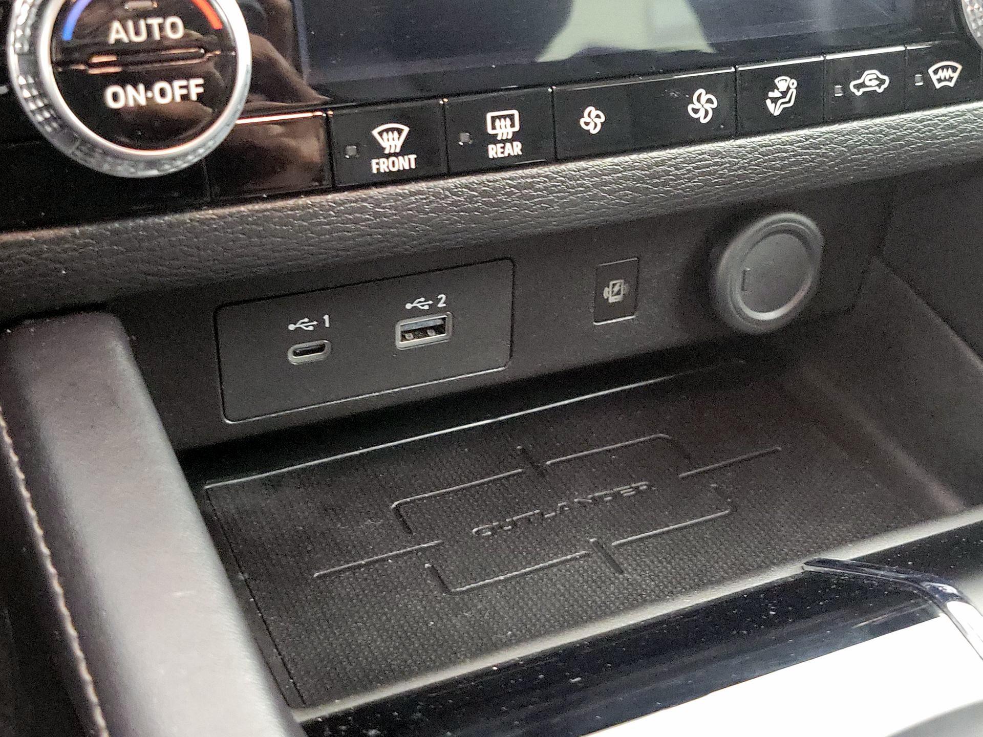 Thumbnail: 2024 Mitsubishi Outlander - 19