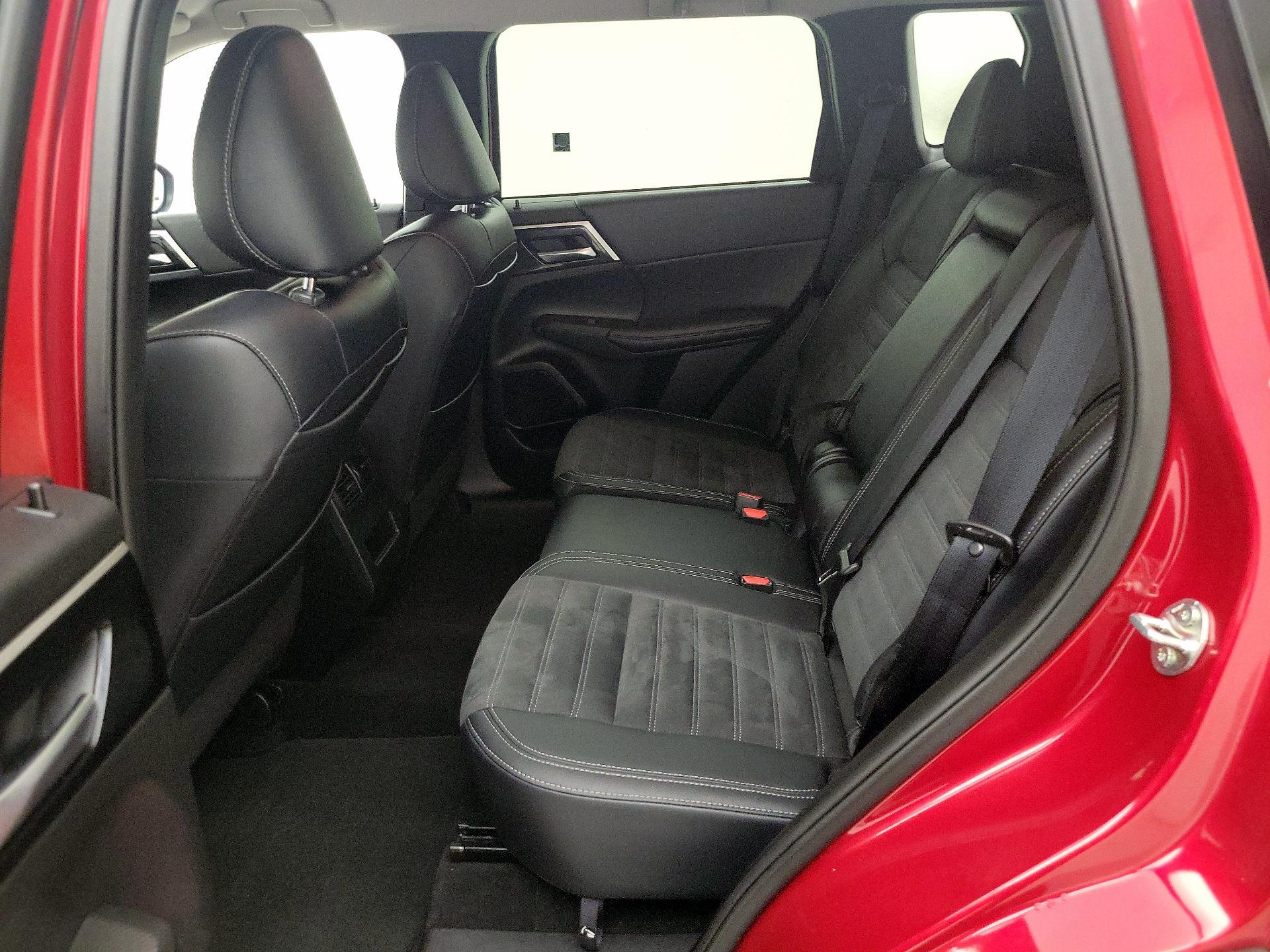 Thumbnail: 2024 Mitsubishi Outlander - 20