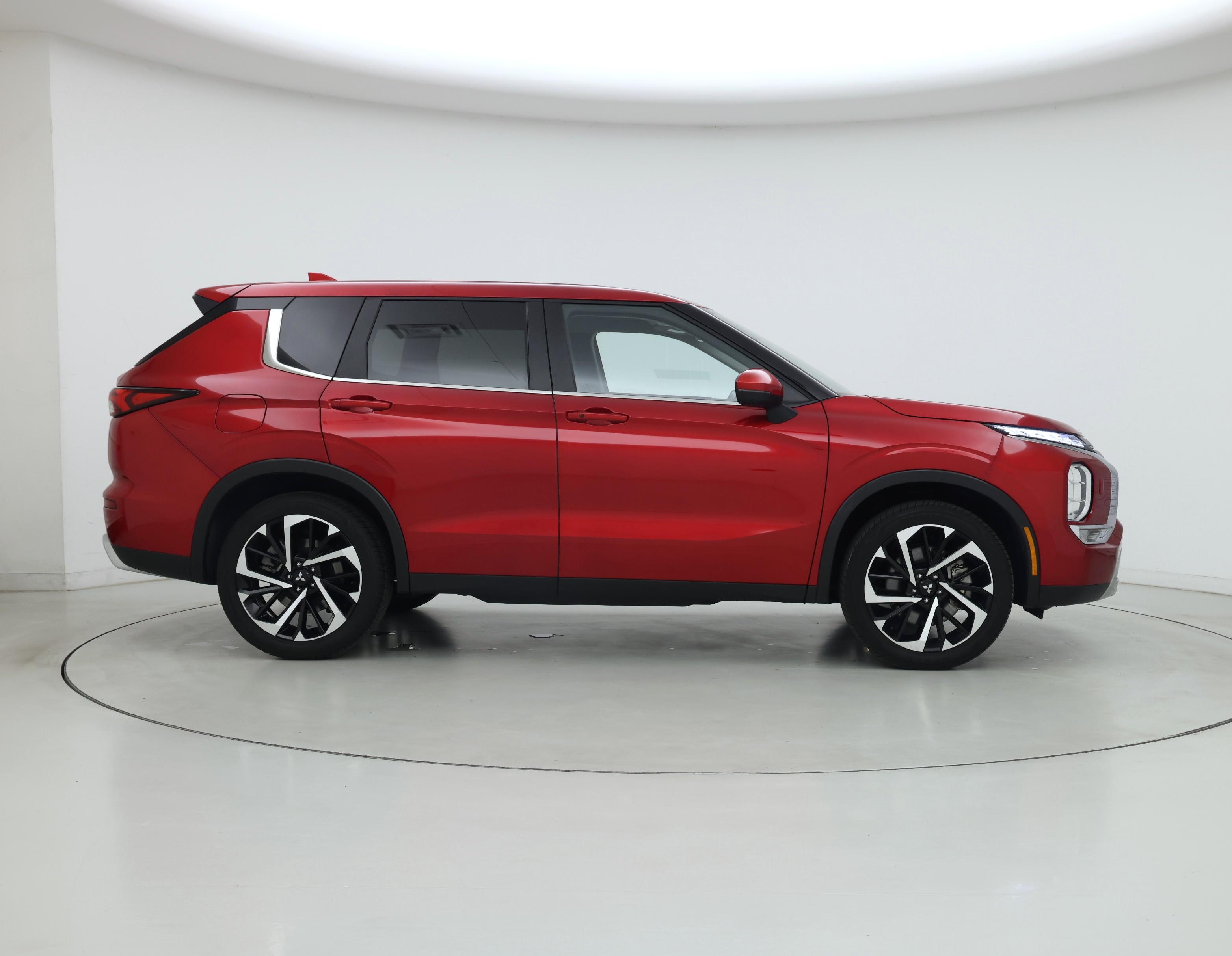 Thumbnail: 2024 Mitsubishi Outlander - 7