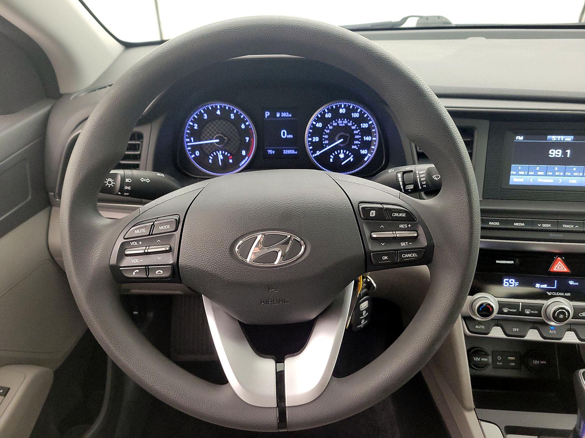 Thumbnail: 2020 Hyundai Elantra - 10