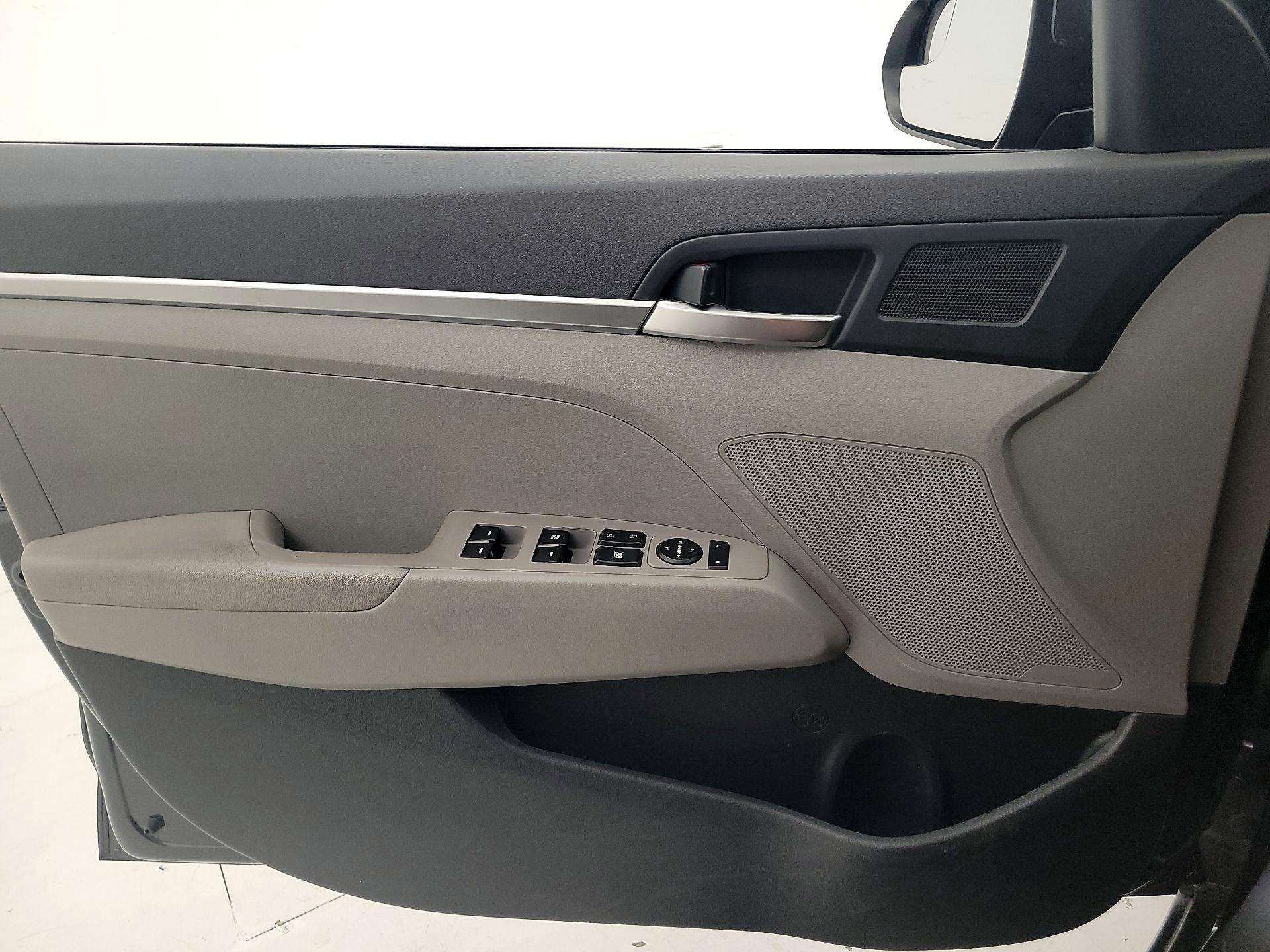 Thumbnail: 2020 Hyundai Elantra - 12