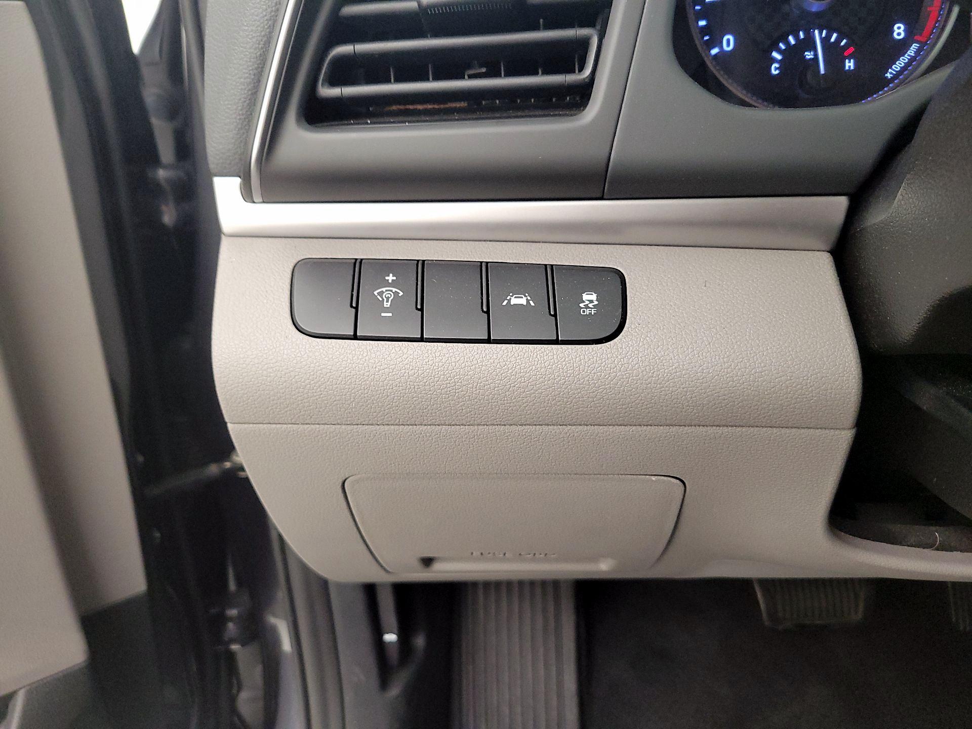 Thumbnail: 2020 Hyundai Elantra - 13