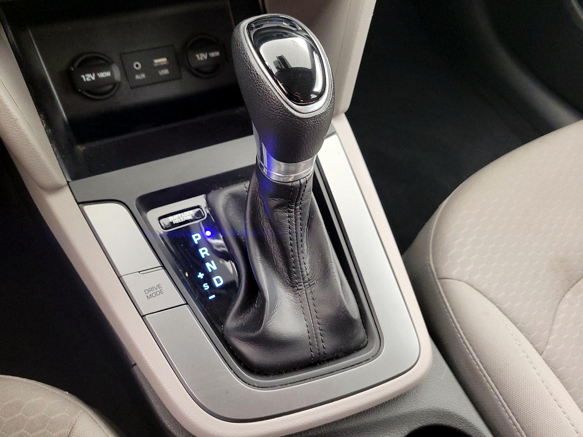 Thumbnail: 2020 Hyundai Elantra - 17