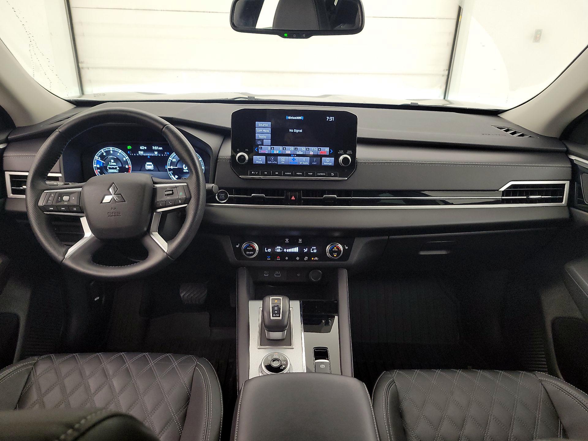 Thumbnail: 2023 Mitsubishi Outlander - 9