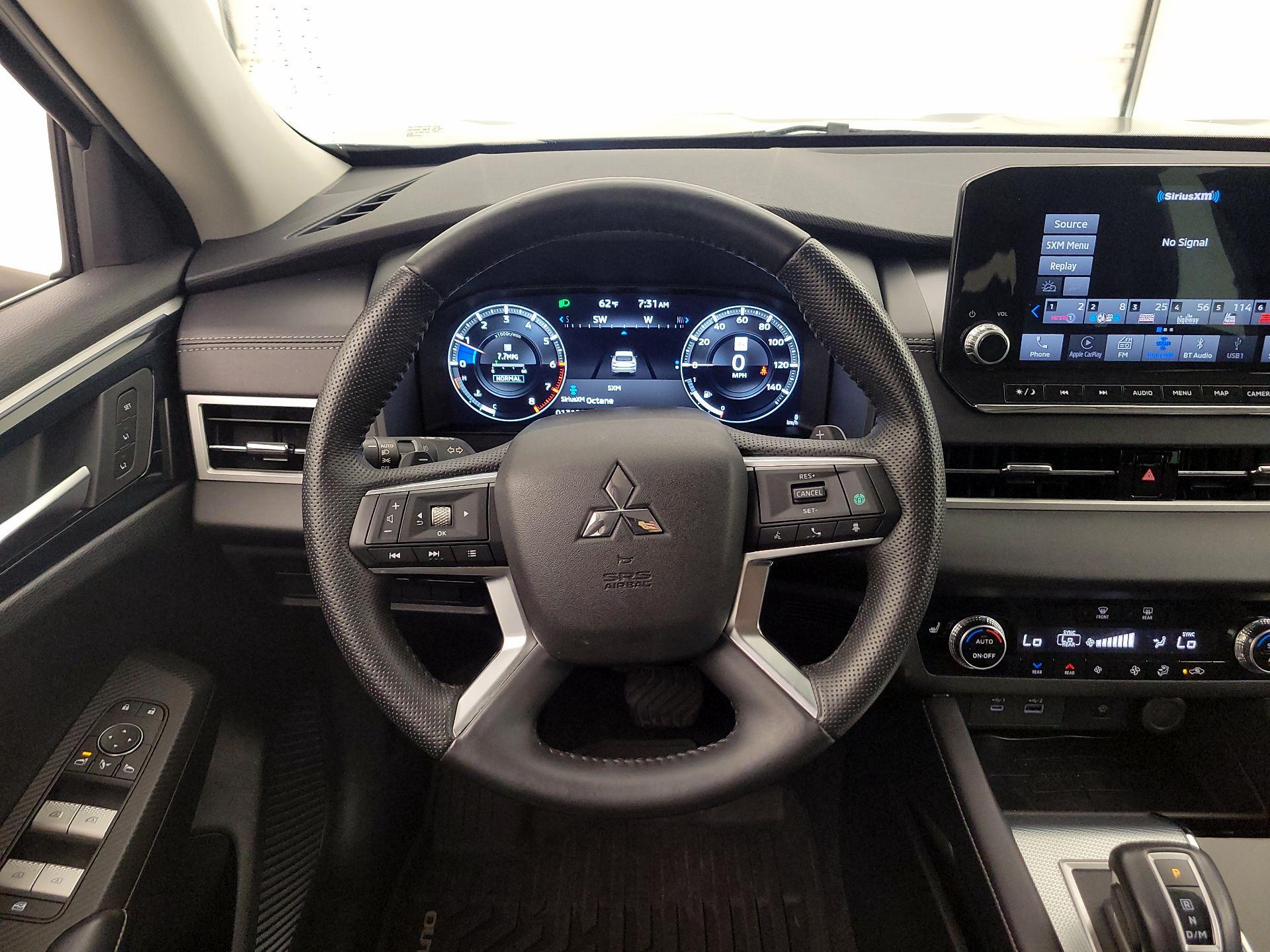 Thumbnail: 2023 Mitsubishi Outlander - 10