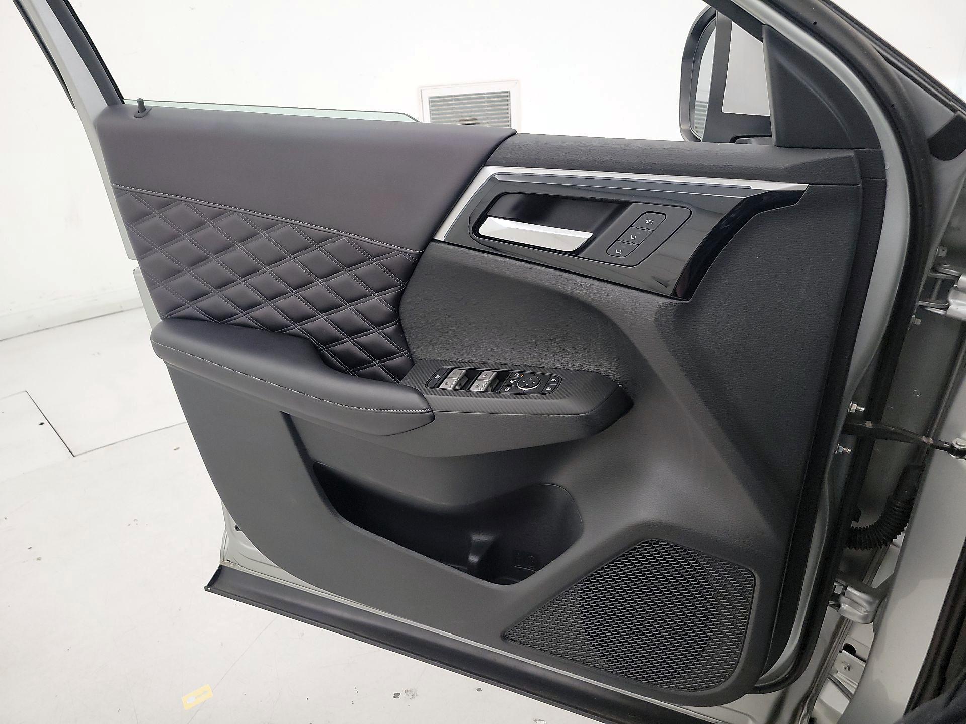 Thumbnail: 2023 Mitsubishi Outlander - 12