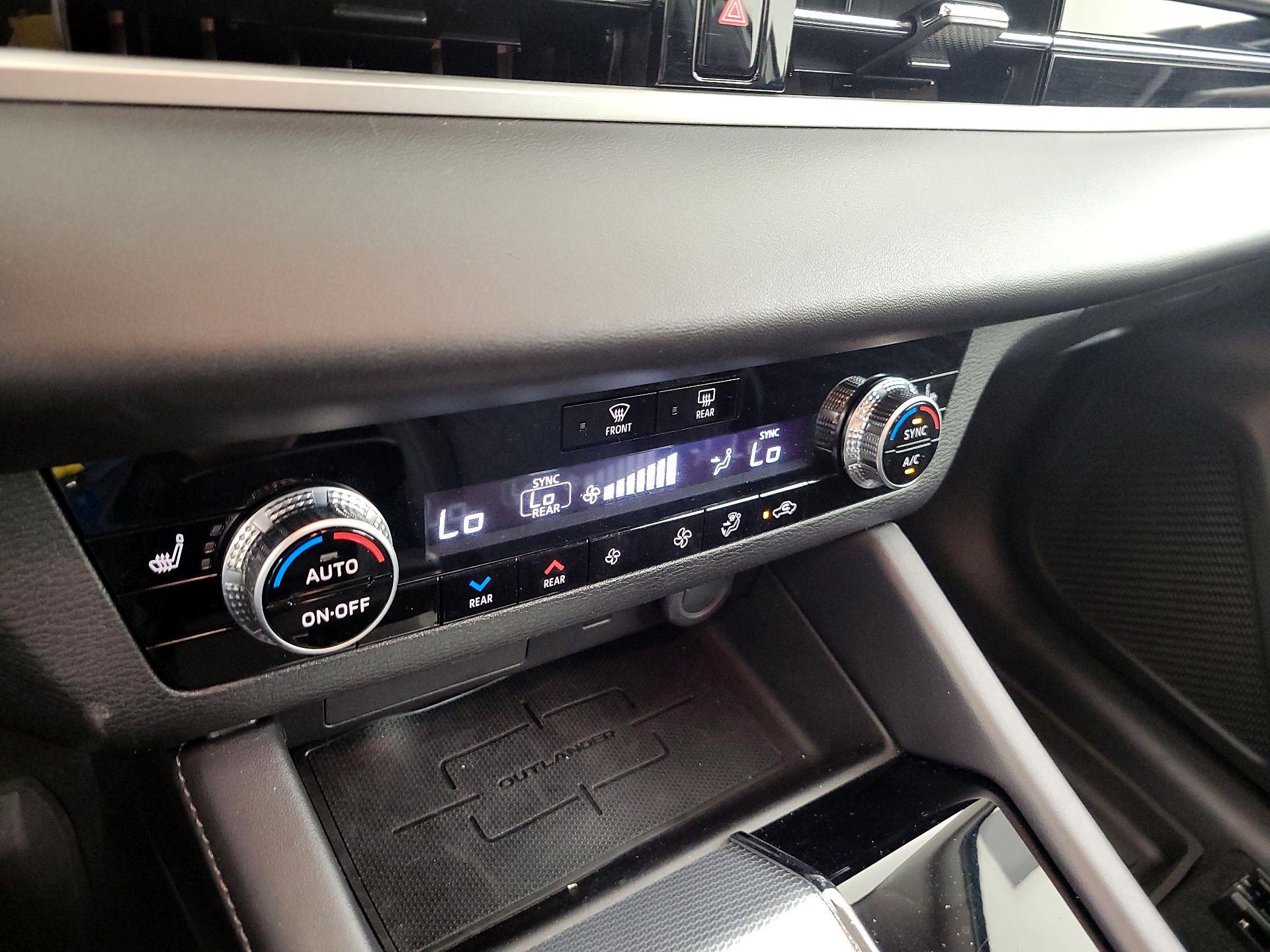 Thumbnail: 2023 Mitsubishi Outlander - 15