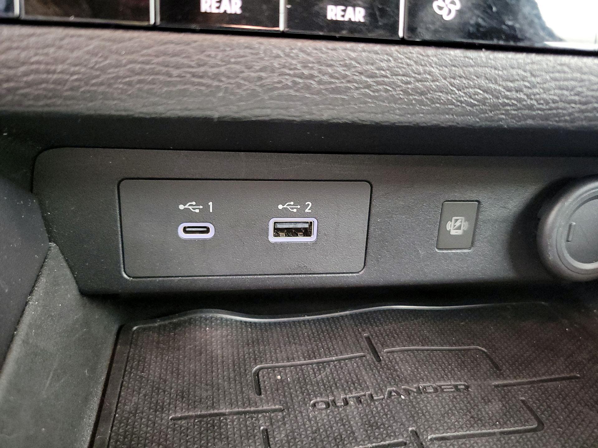 Thumbnail: 2023 Mitsubishi Outlander - 17