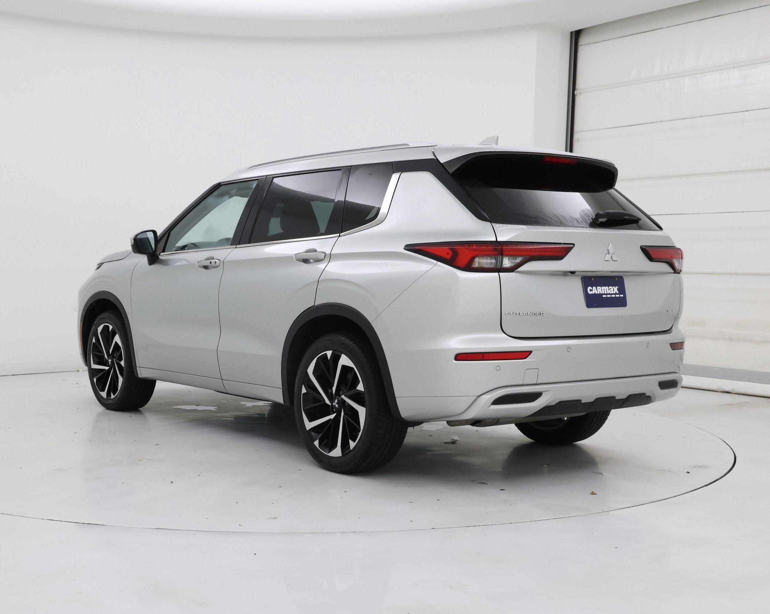 Thumbnail: 2023 Mitsubishi Outlander - 2