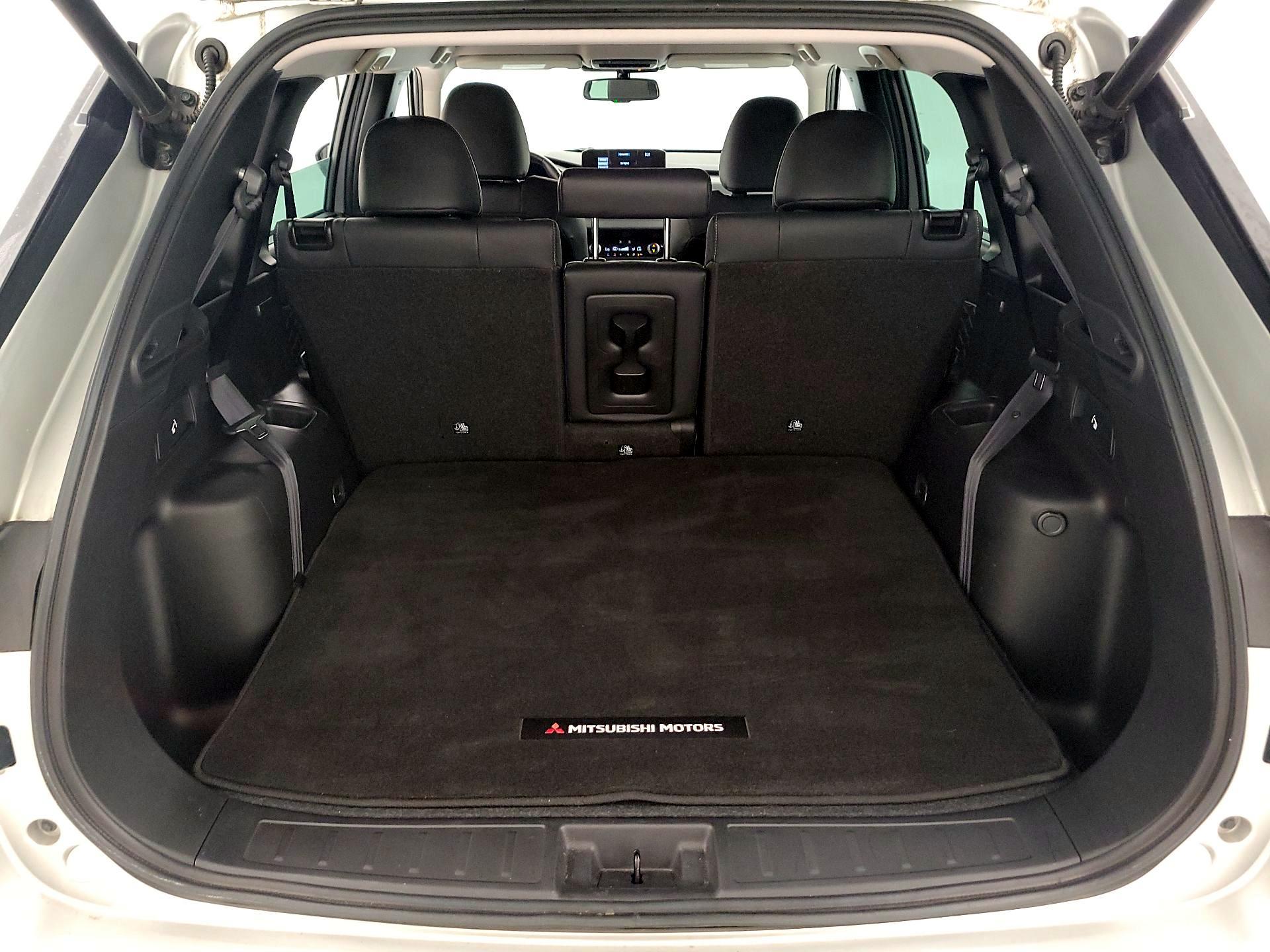 Thumbnail: 2023 Mitsubishi Outlander - 19