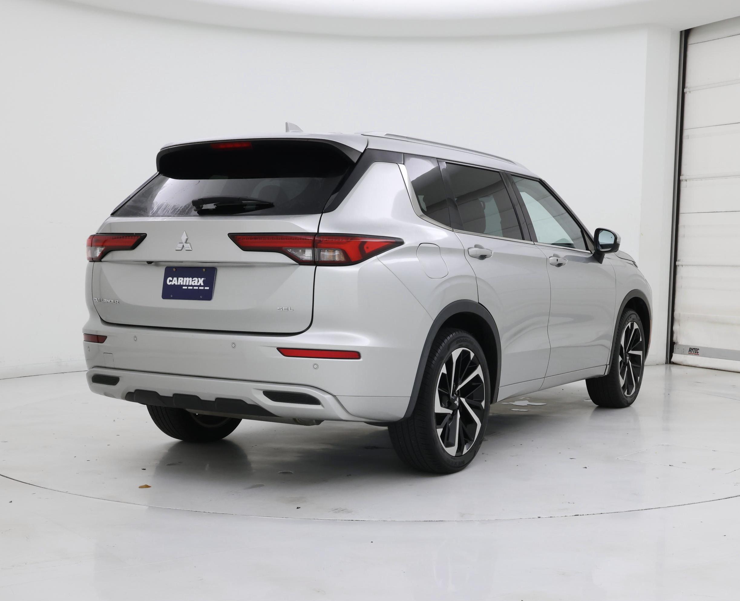 Thumbnail: 2023 Mitsubishi Outlander - 8