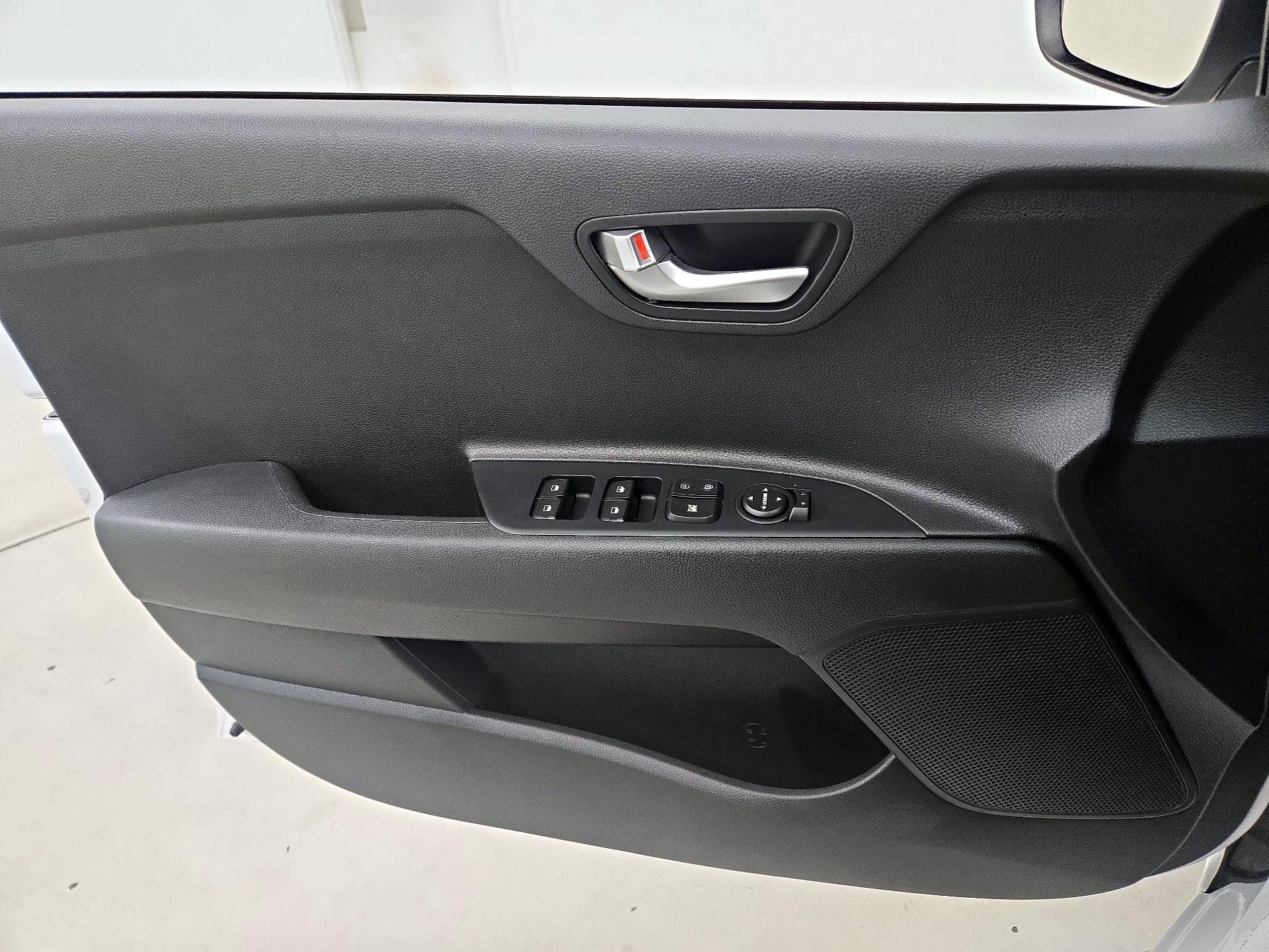 Thumbnail: 2023 Kia Rio - 12