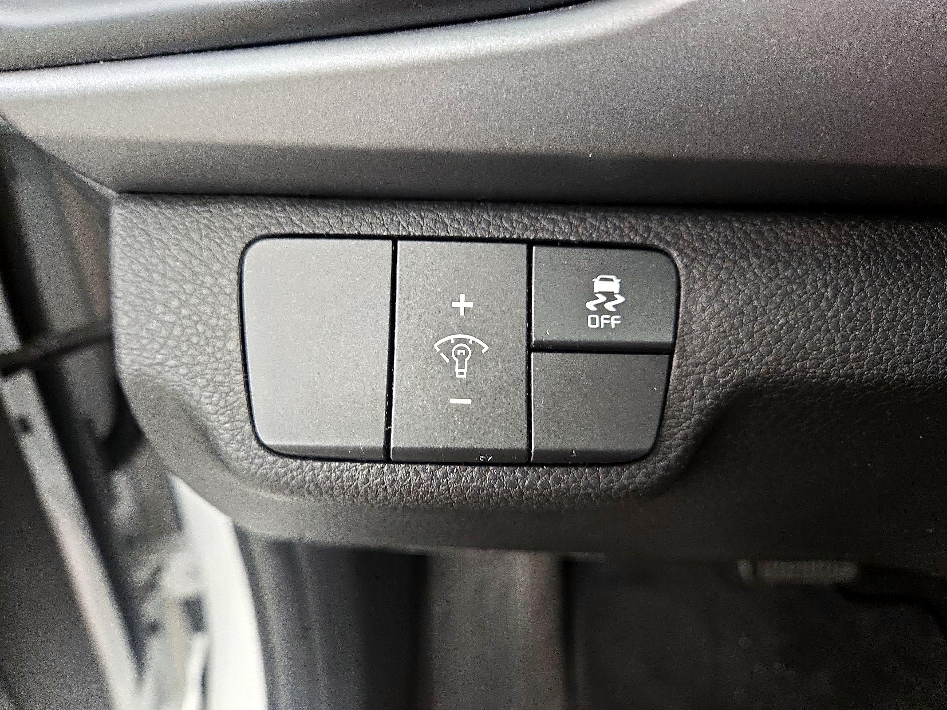 Thumbnail: 2023 Kia Rio - 13