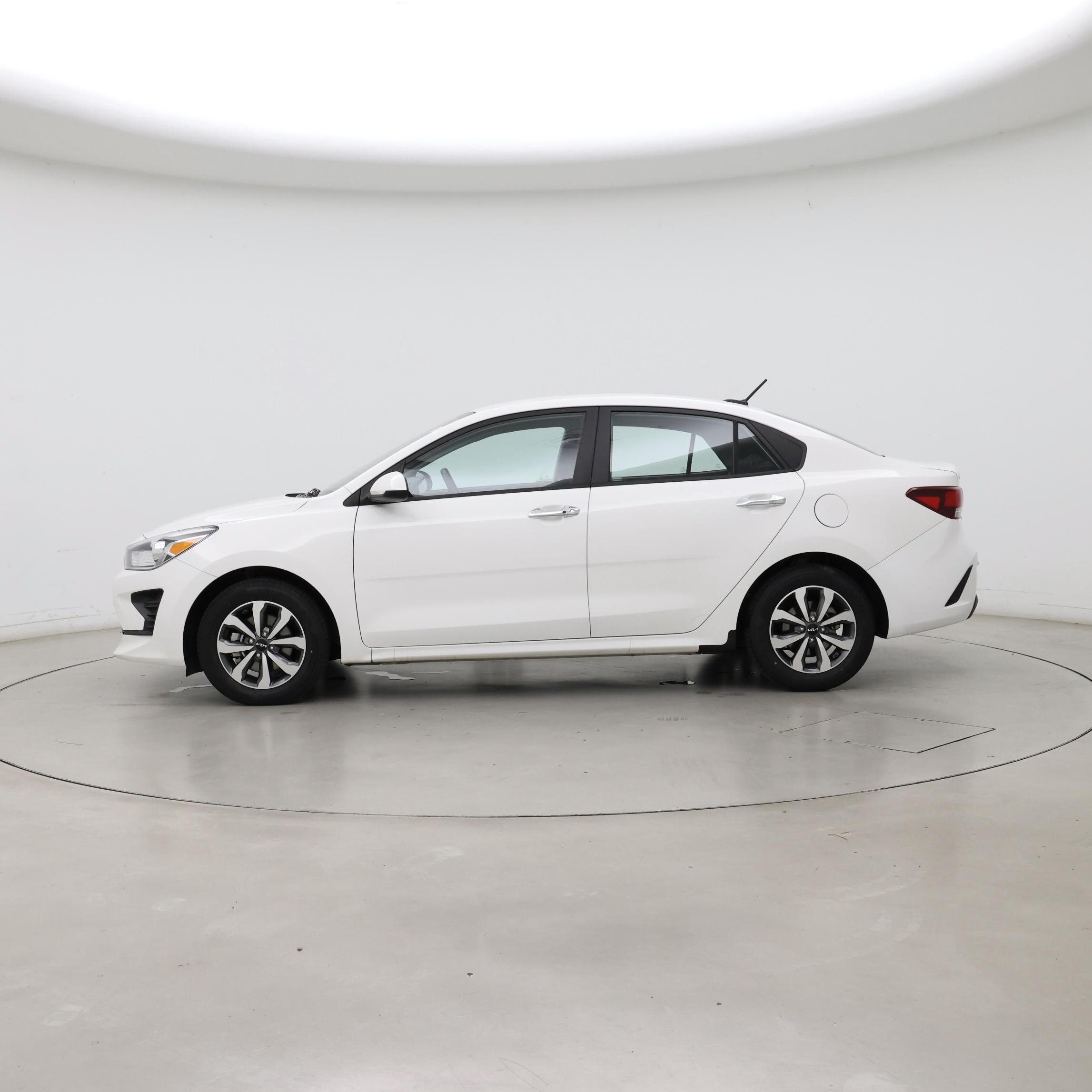 Thumbnail: 2023 Kia Rio - 3