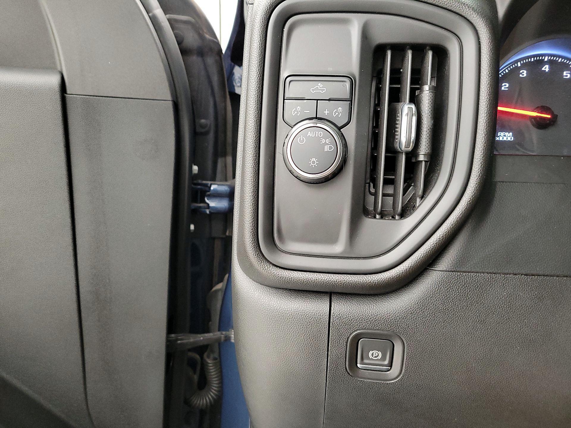 Thumbnail: 2021 Chevrolet Silverado 1500 - 13