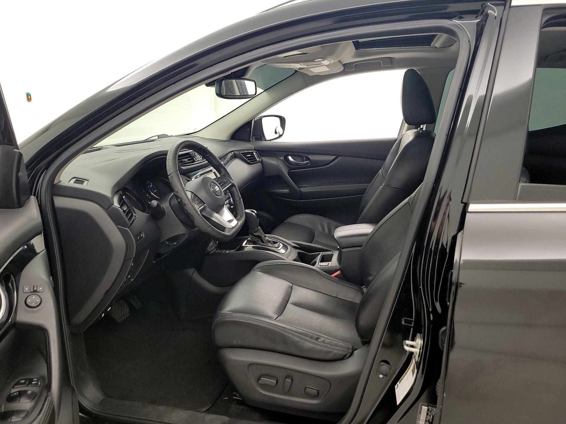 Thumbnail: 2021 Nissan Rogue Sport - 11