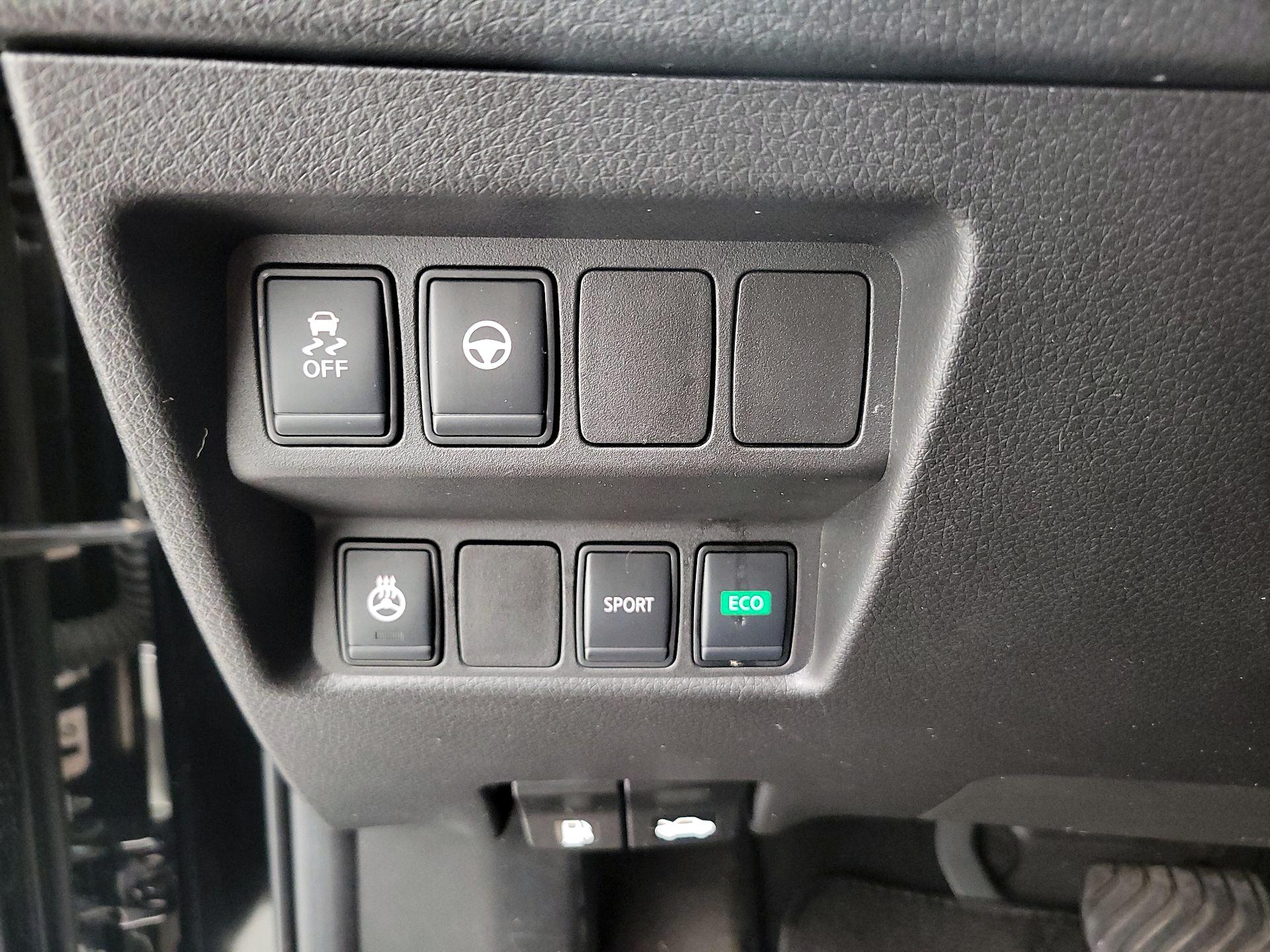 Thumbnail: 2021 Nissan Rogue Sport - 13