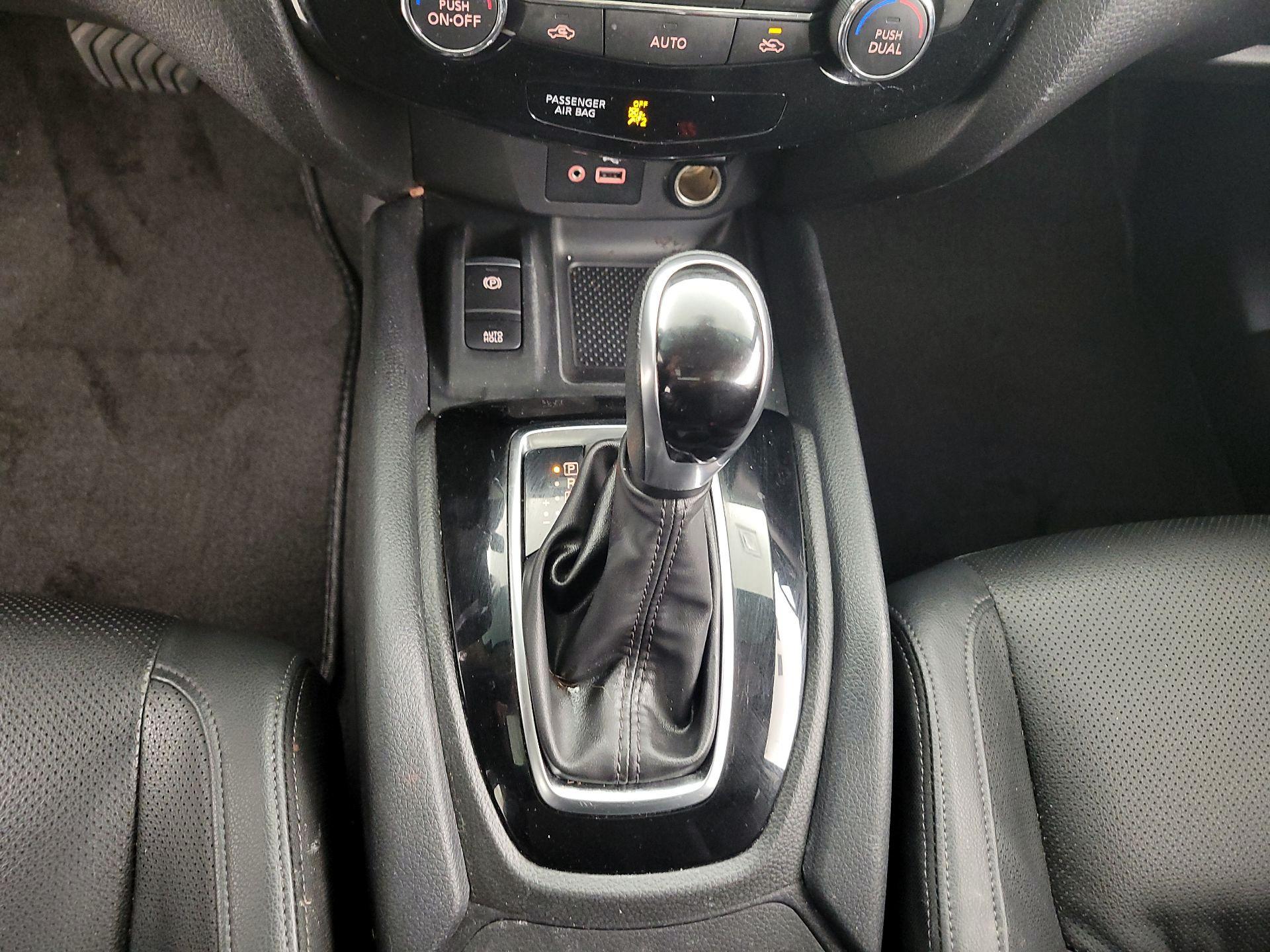 Thumbnail: 2021 Nissan Rogue Sport - 18