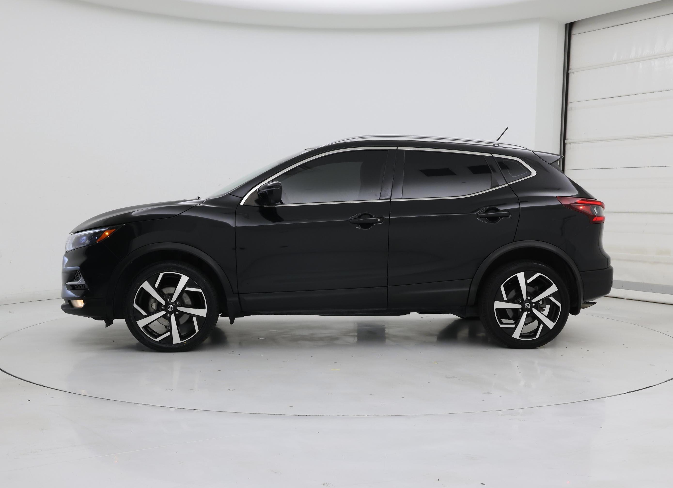 Thumbnail: 2021 Nissan Rogue Sport - 3