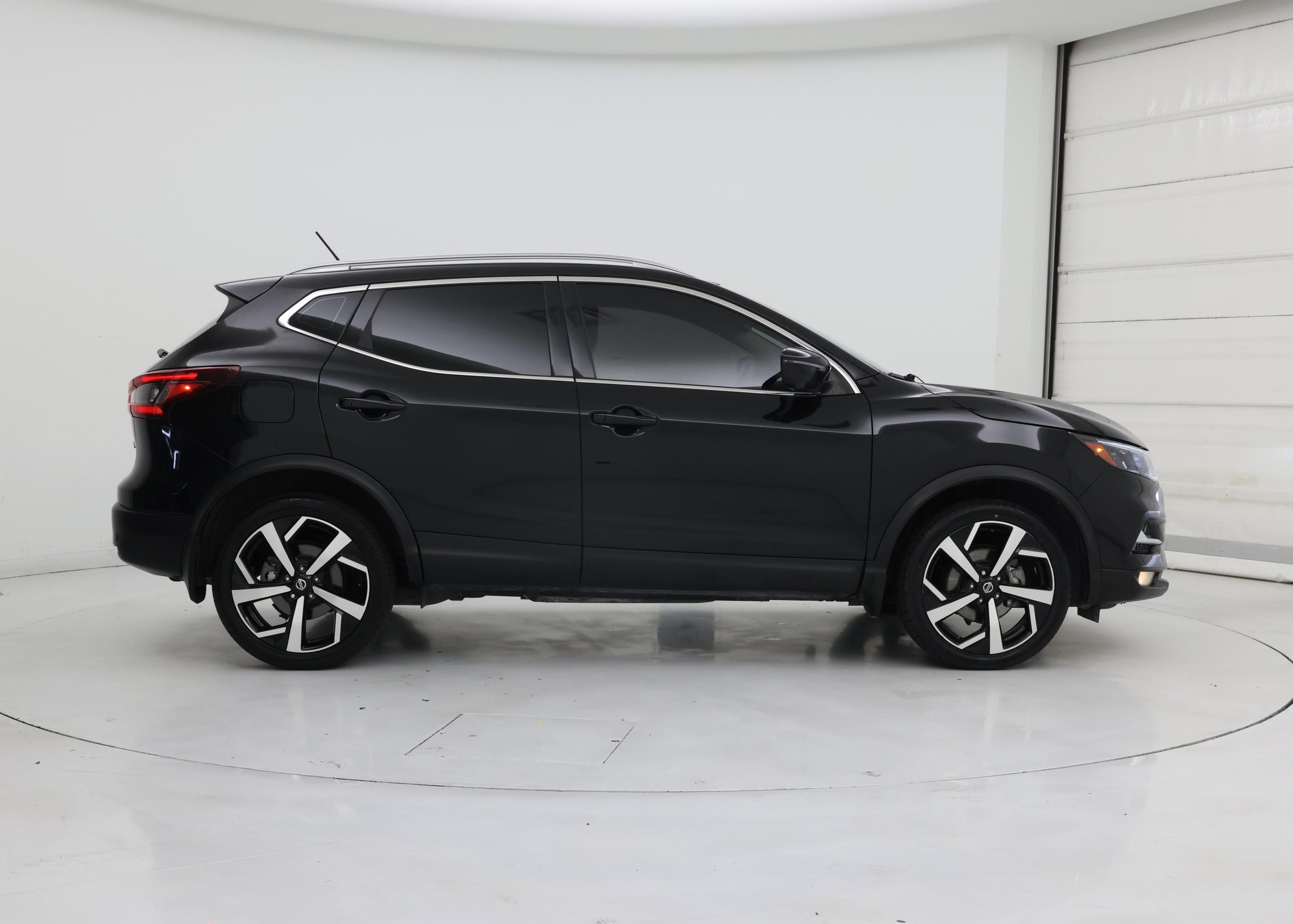 Thumbnail: 2021 Nissan Rogue Sport - 7