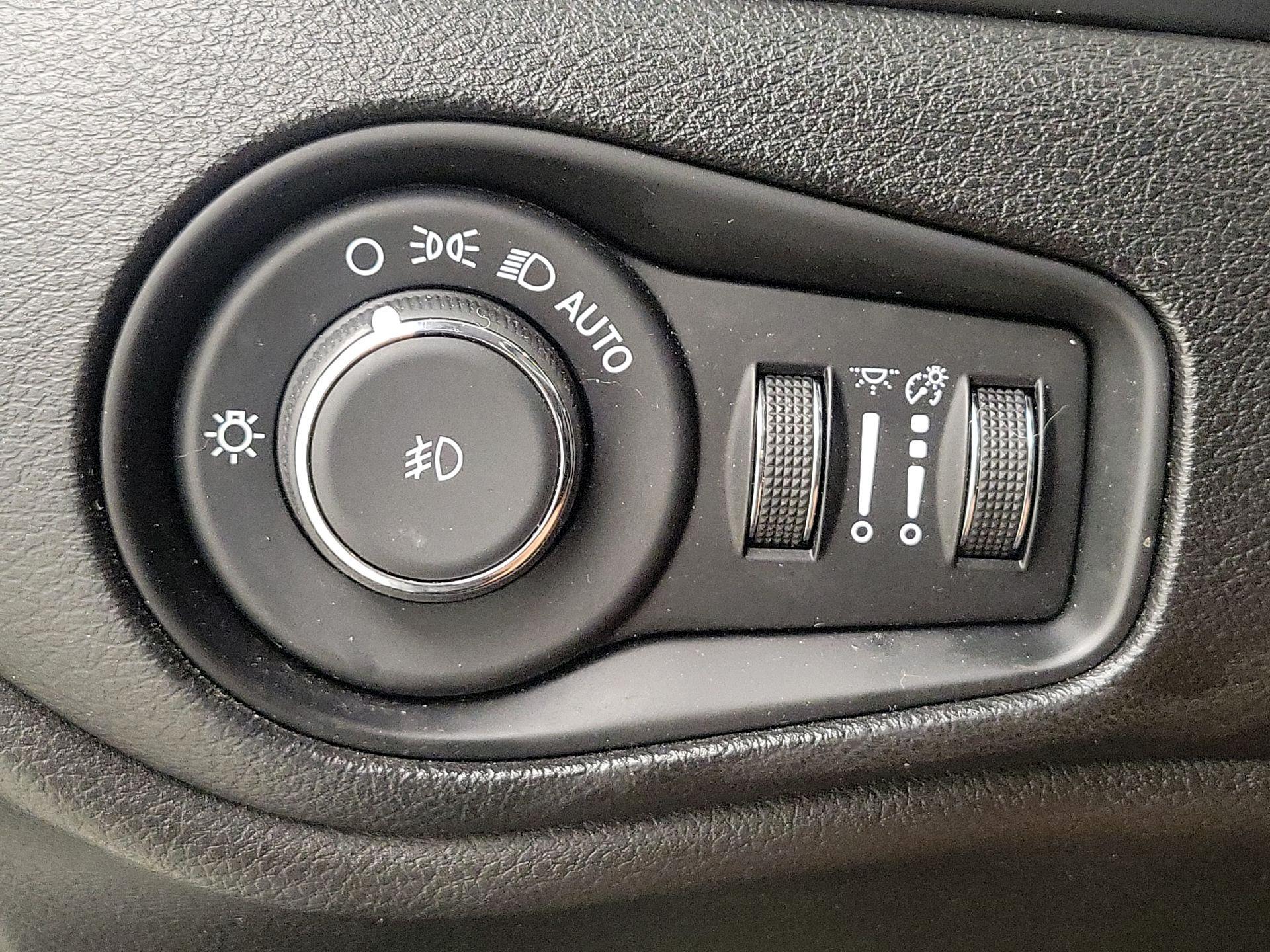 Thumbnail: 2020 Jeep Renegade - 13