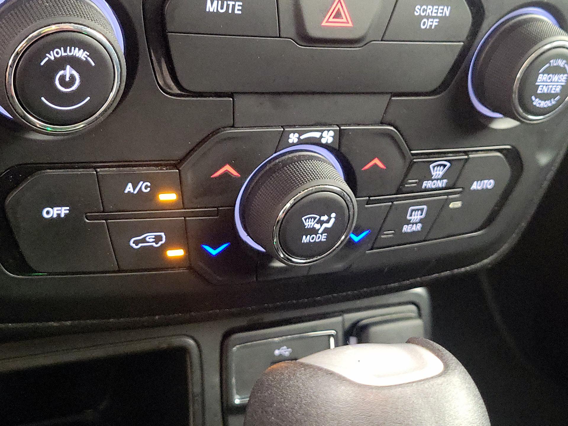 Thumbnail: 2020 Jeep Renegade - 16