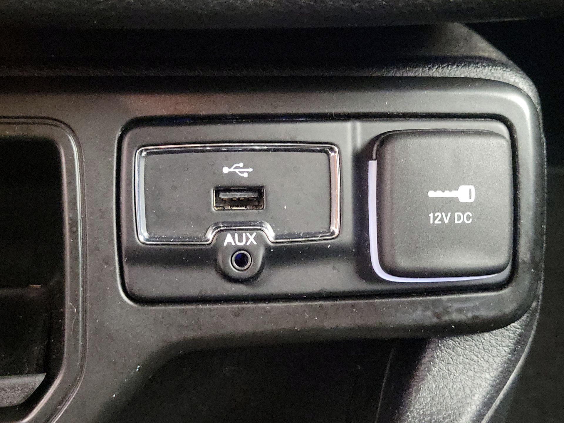 Thumbnail: 2020 Jeep Renegade - 18