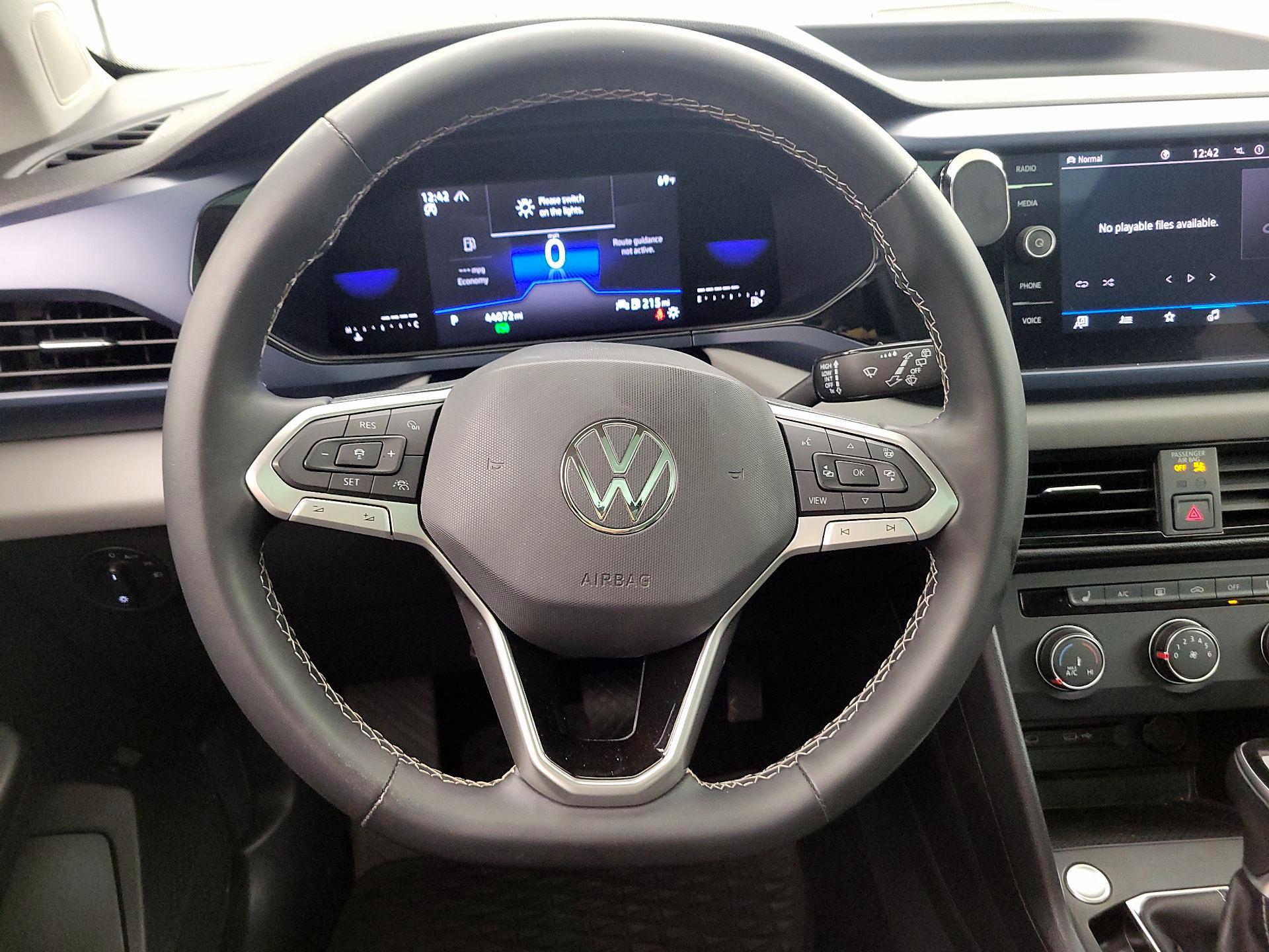 Thumbnail: 2022 Volkswagen Taos - 10