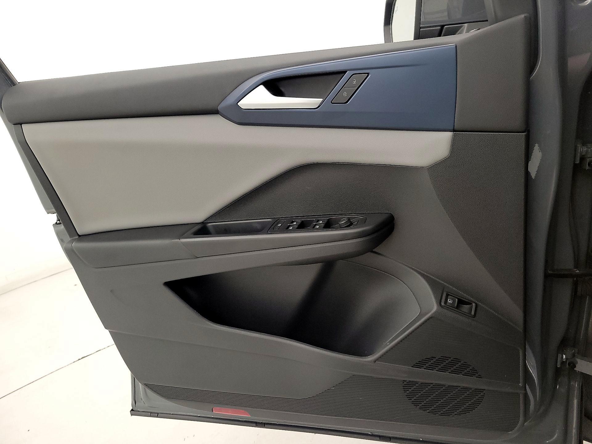 Thumbnail: 2022 Volkswagen Taos - 12