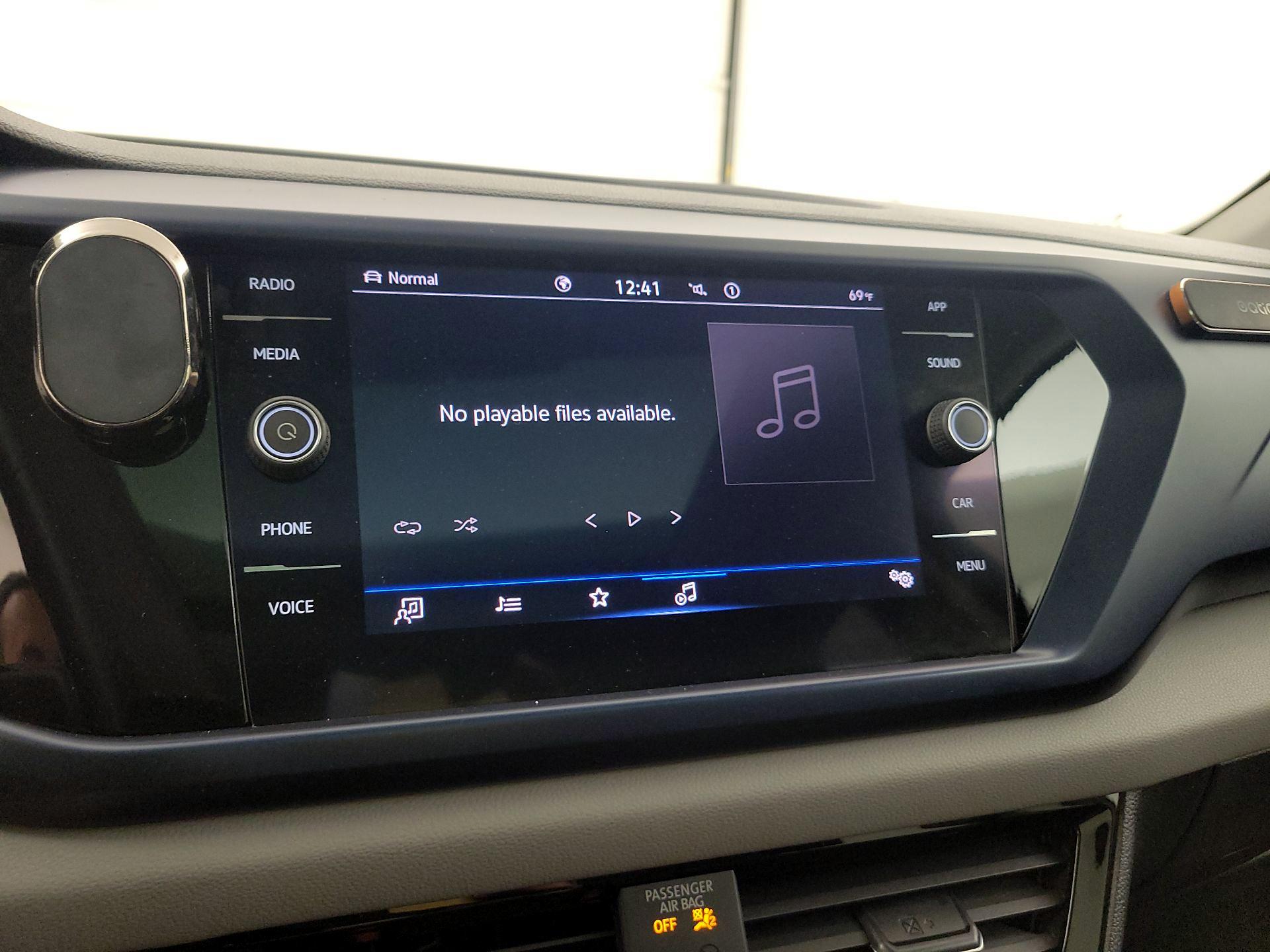 Thumbnail: 2022 Volkswagen Taos - 15