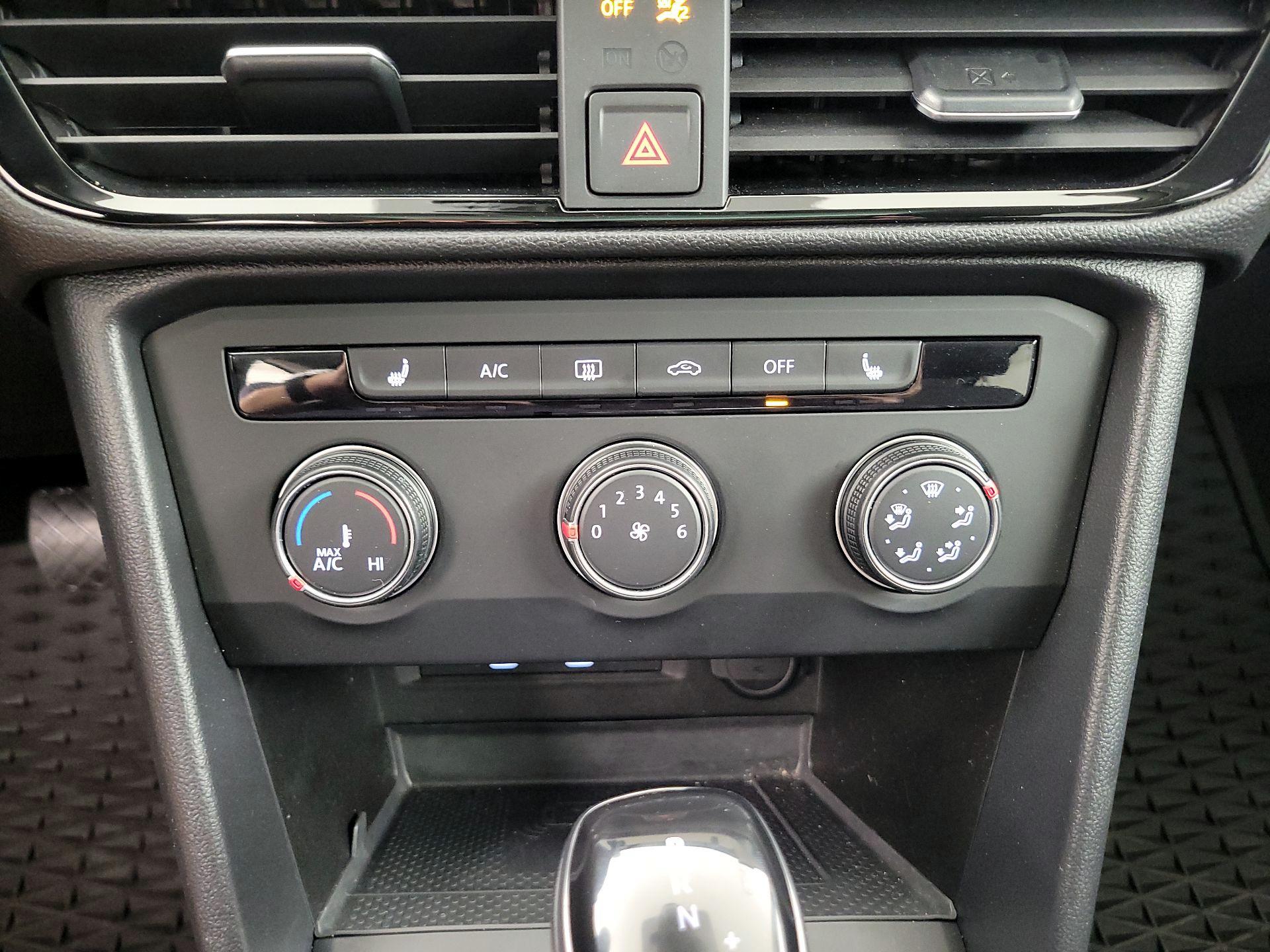 Thumbnail: 2022 Volkswagen Taos - 16