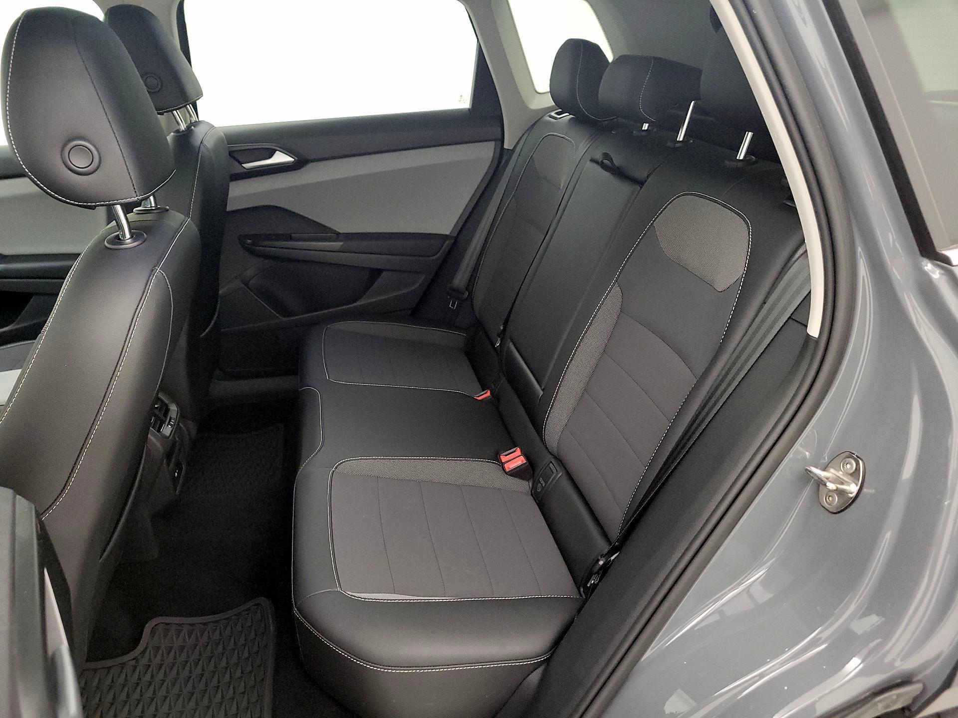 Thumbnail: 2022 Volkswagen Taos - 20