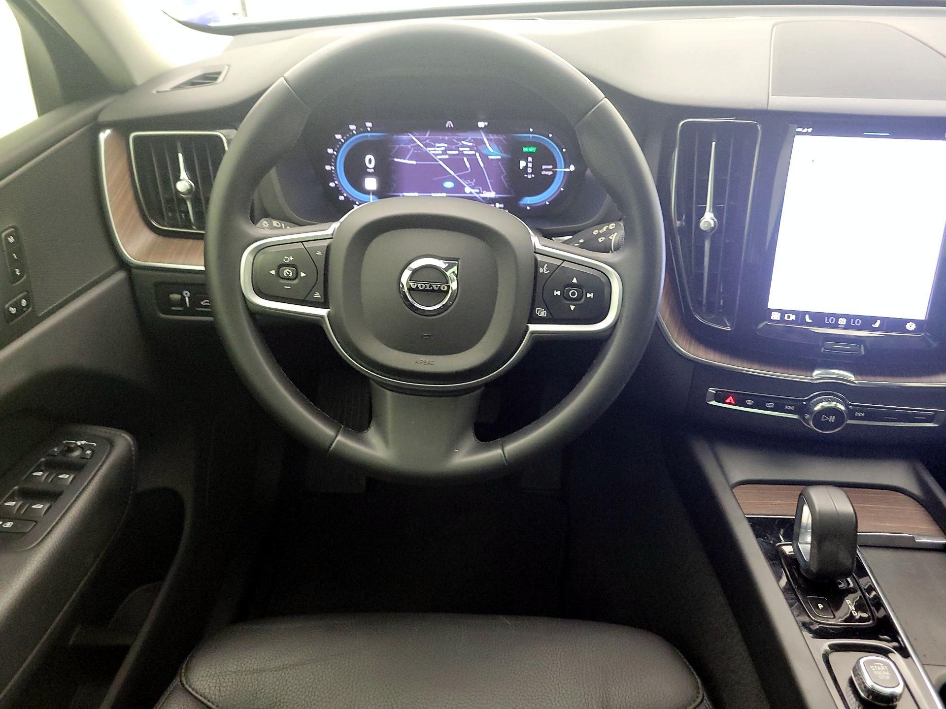 Thumbnail: 2022 Volvo XC60 - 10