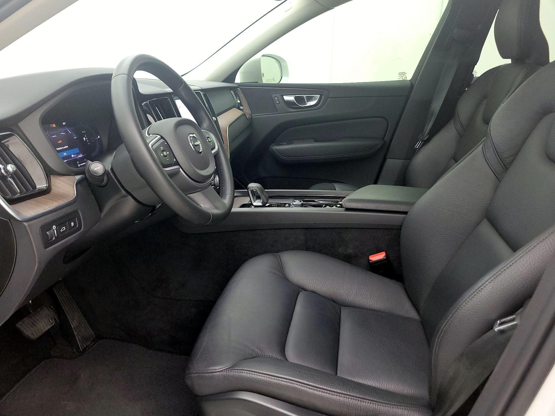 Thumbnail: 2022 Volvo XC60 - 11