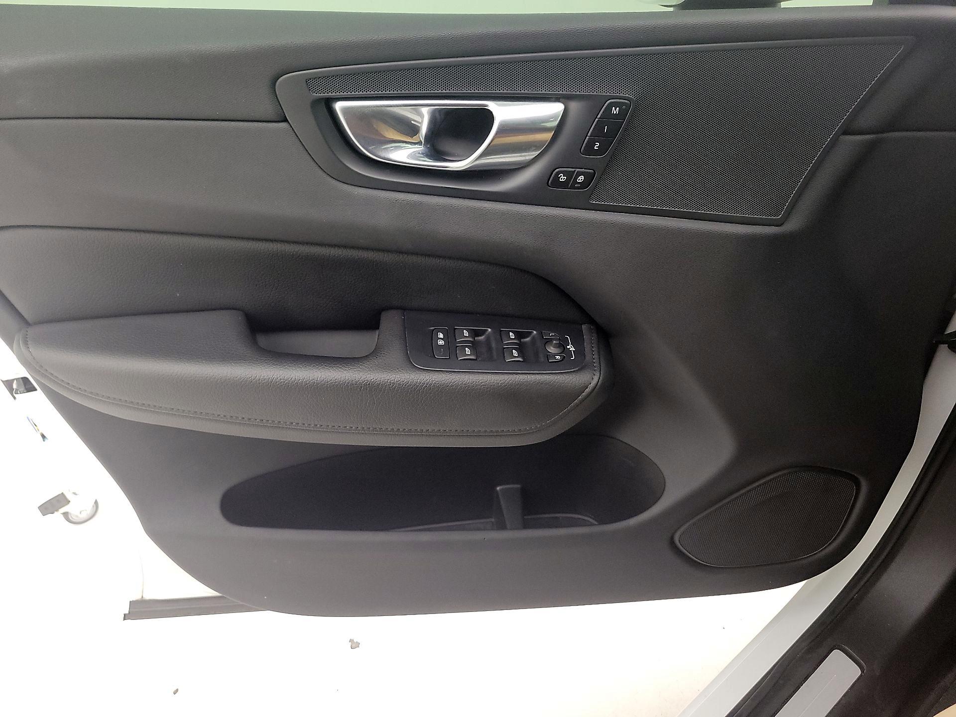 Thumbnail: 2022 Volvo XC60 - 12