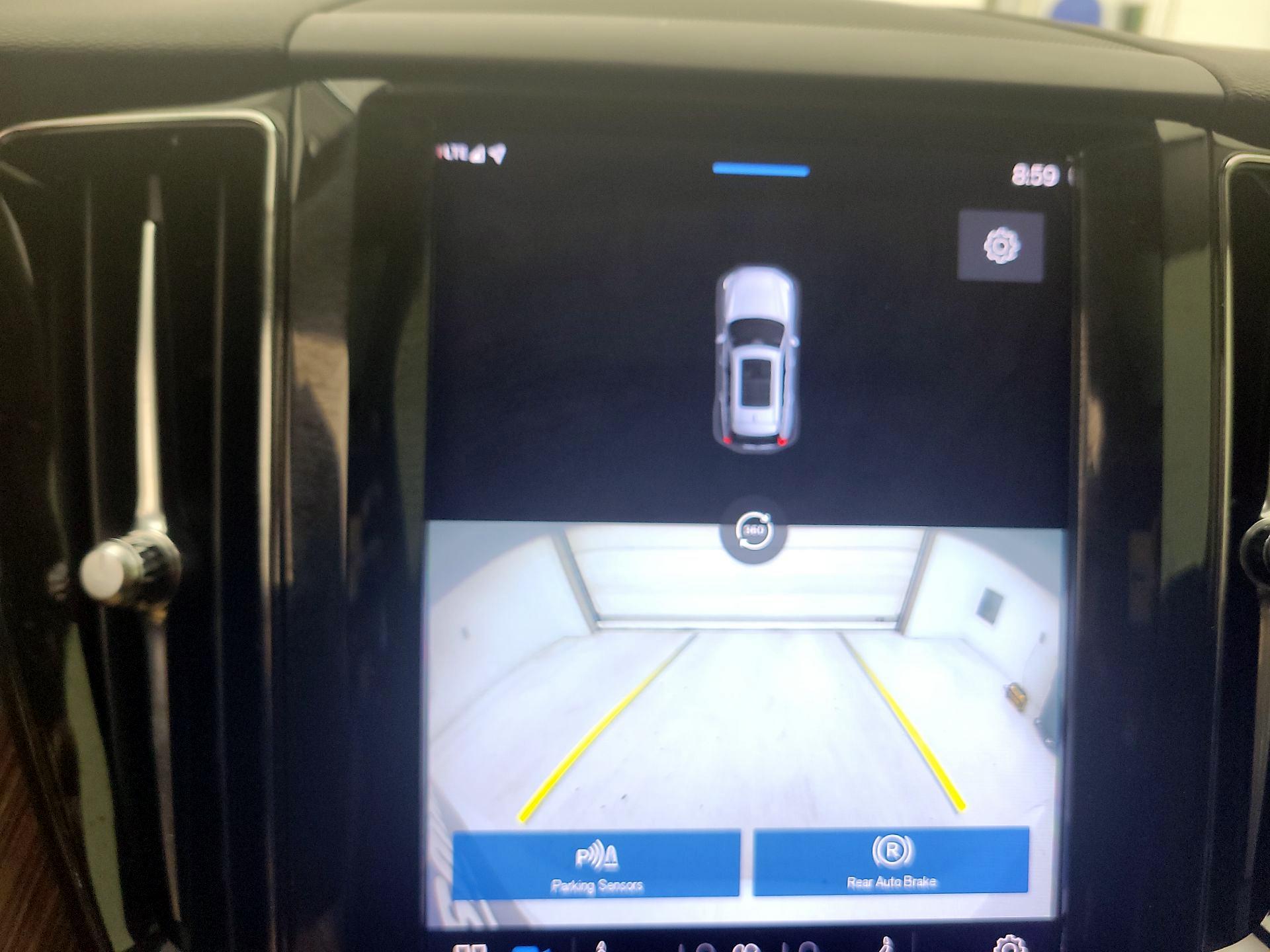 Thumbnail: 2022 Volvo XC60 - 15