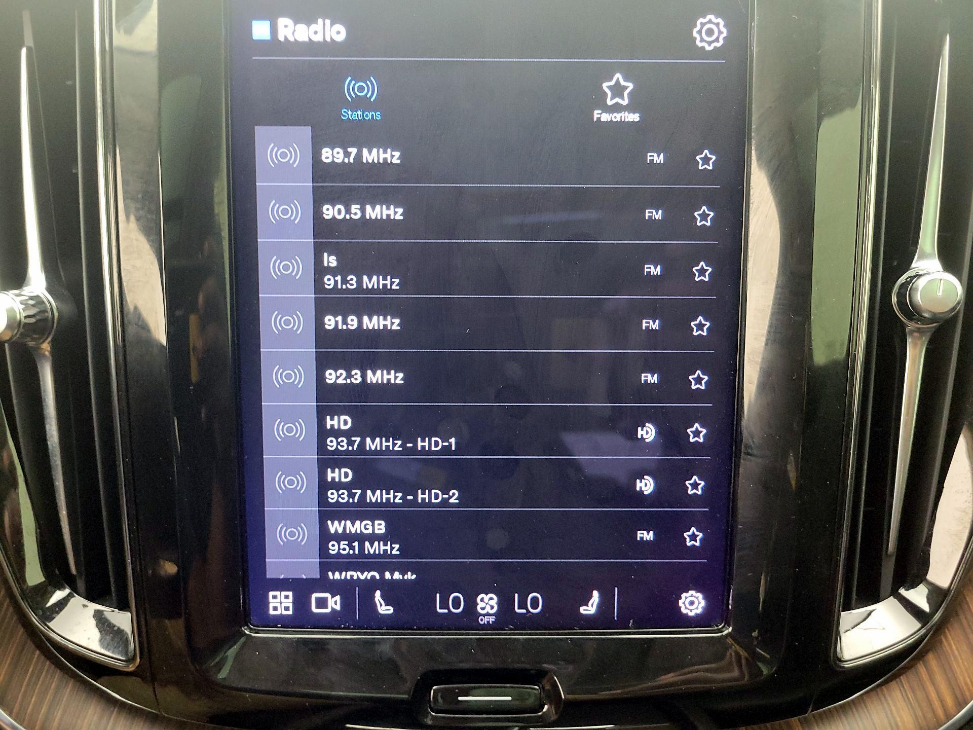 Thumbnail: 2022 Volvo XC60 - 16