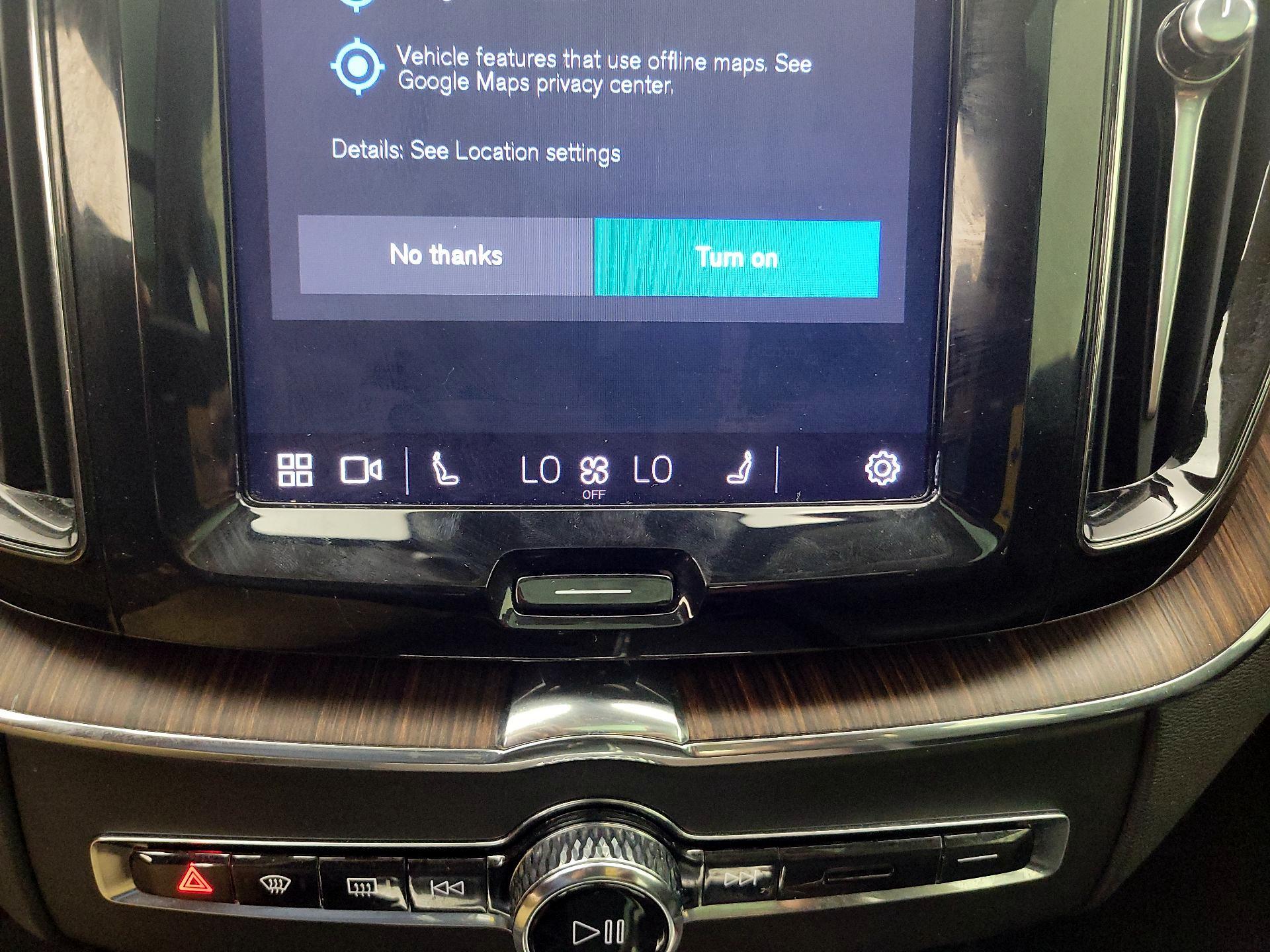 Thumbnail: 2022 Volvo XC60 - 17