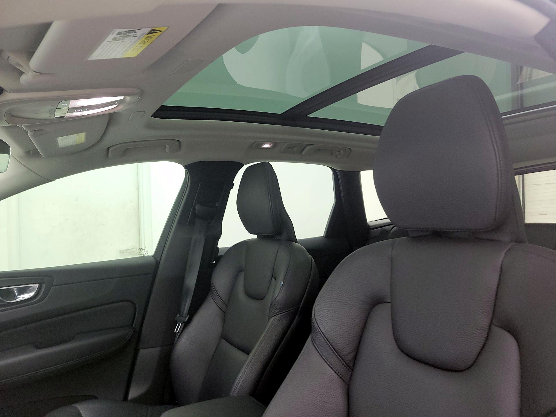 Thumbnail: 2022 Volvo XC60 - 20