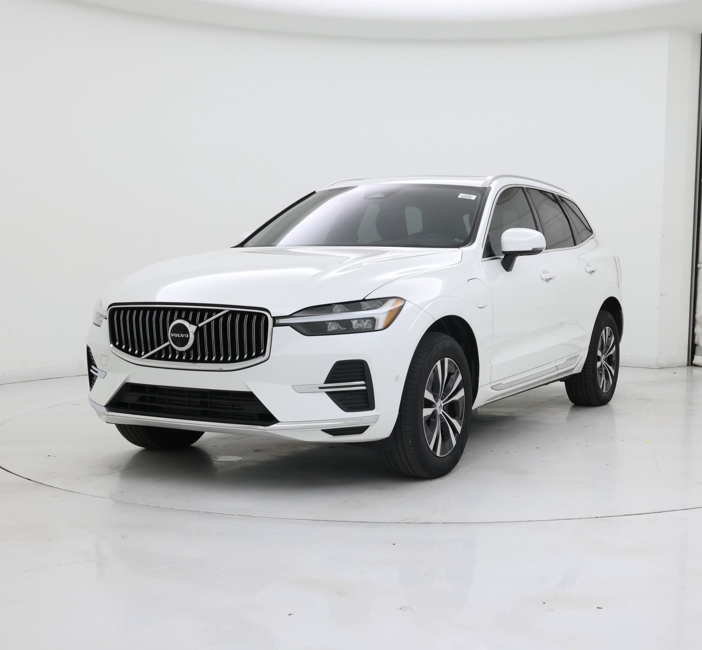 Thumbnail: 2022 Volvo XC60 - 4