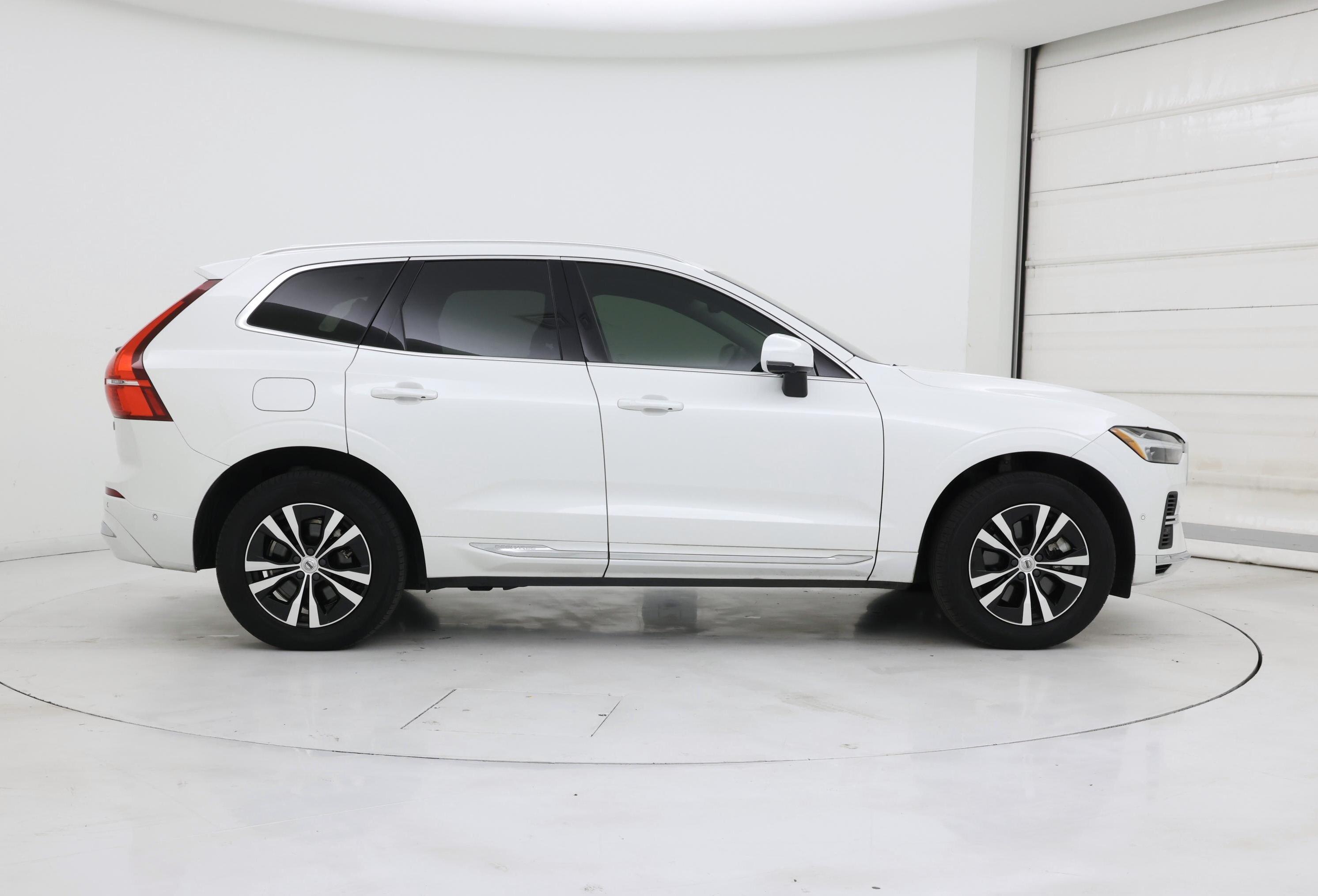 Thumbnail: 2022 Volvo XC60 - 7