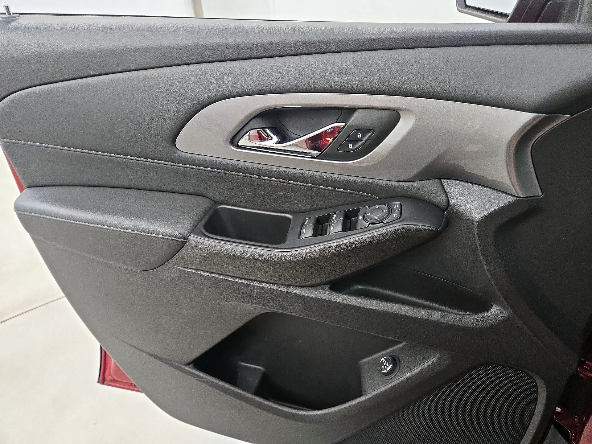 Thumbnail: 2023 Chevrolet Traverse - 12