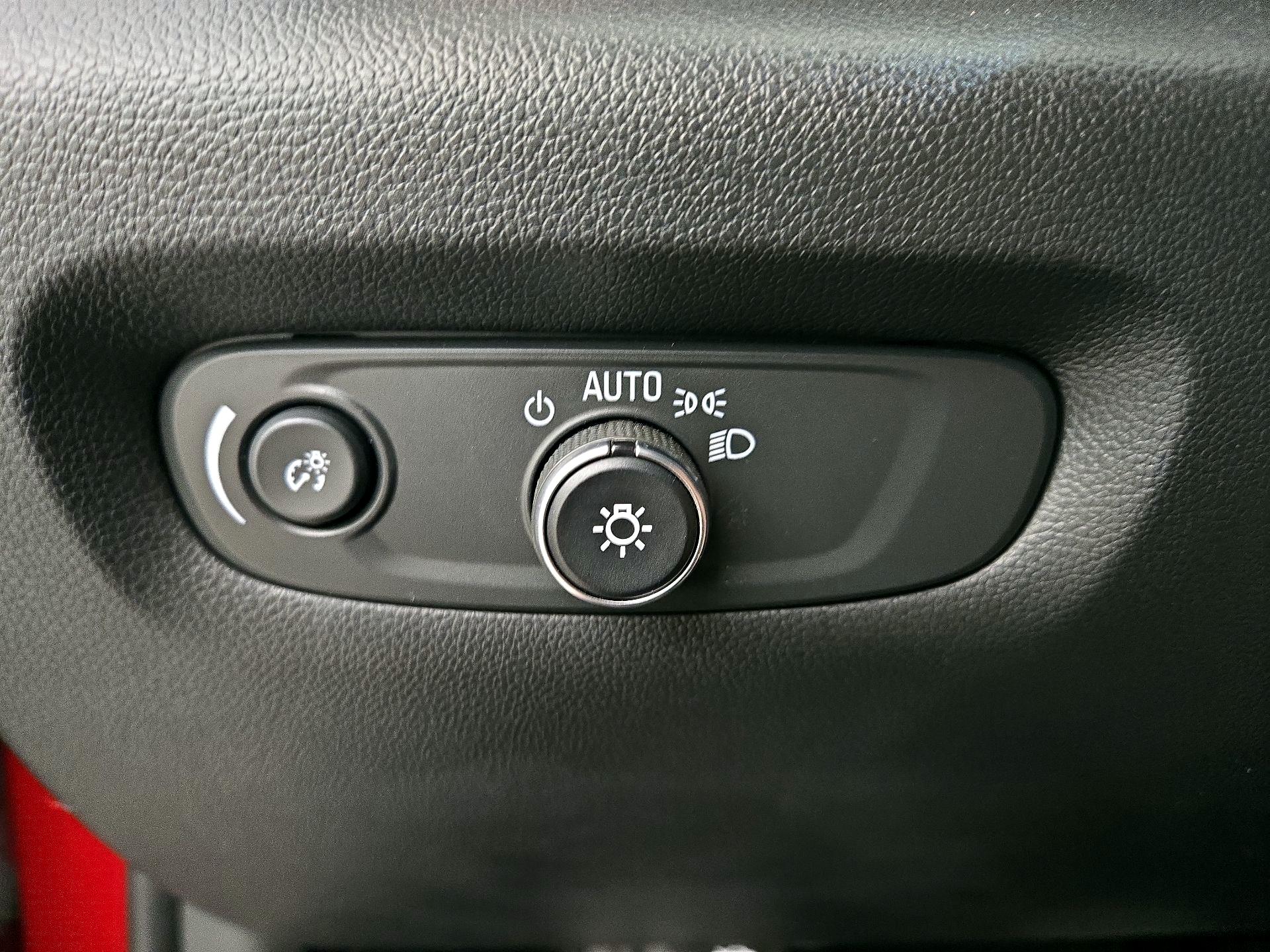 Thumbnail: 2023 Chevrolet Traverse - 13