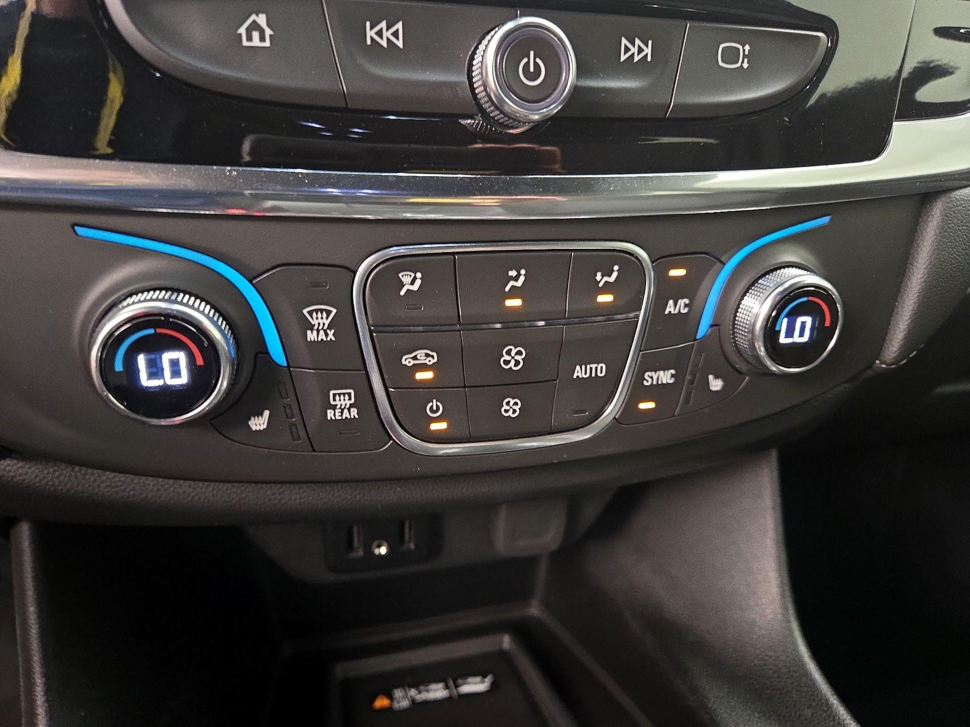 Thumbnail: 2023 Chevrolet Traverse - 16