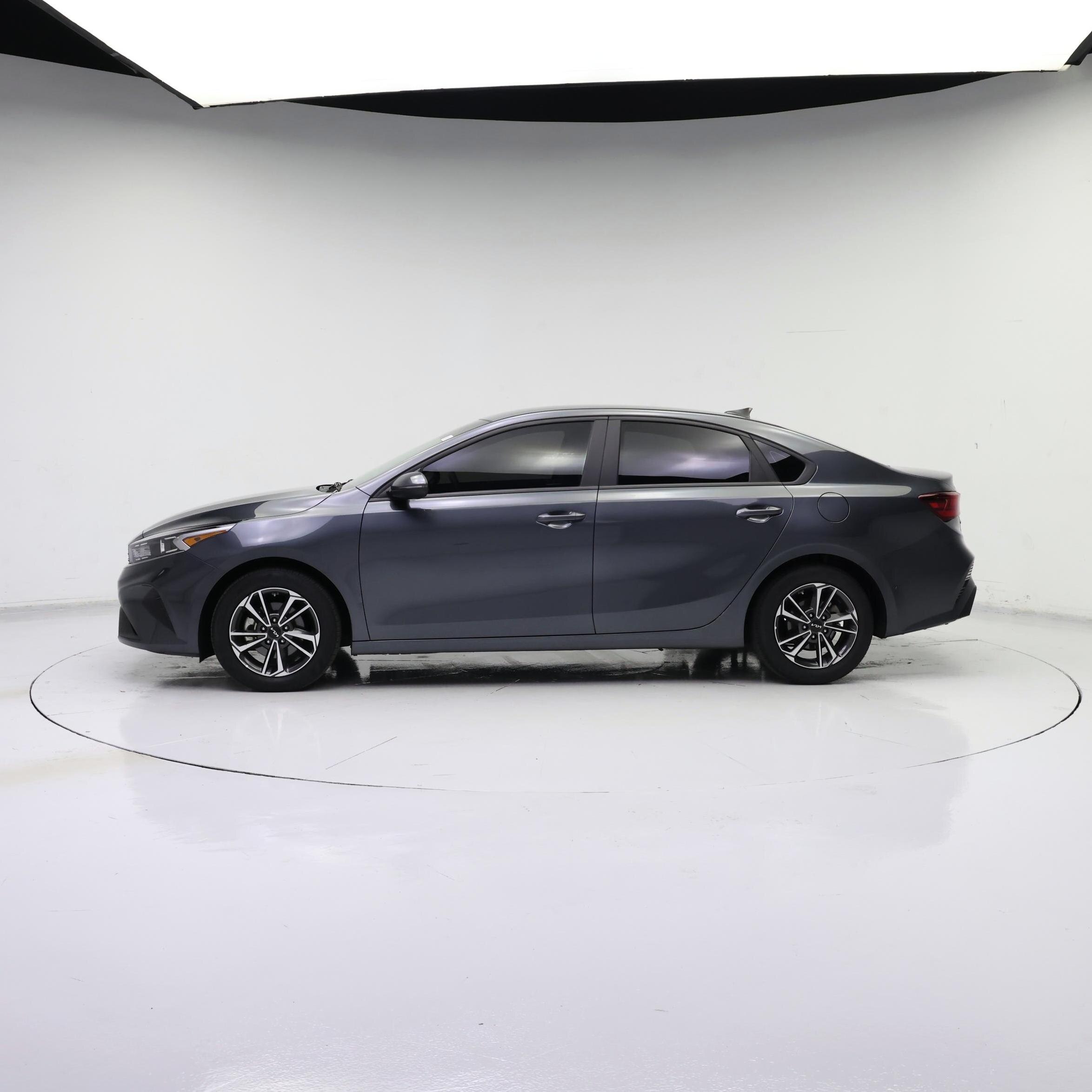 Thumbnail: 2023 Kia Forte - 3