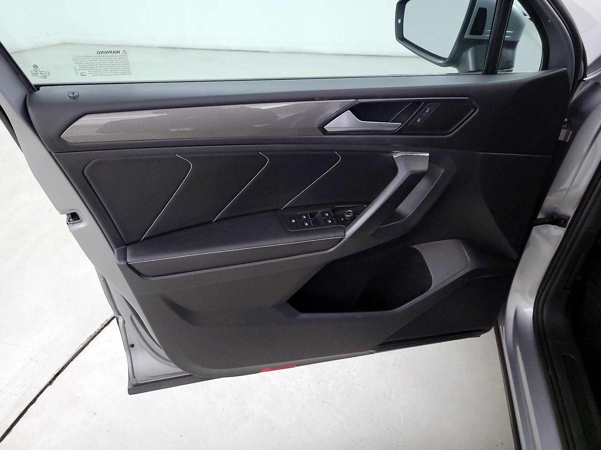 Thumbnail: 2023 Volkswagen Tiguan - 12