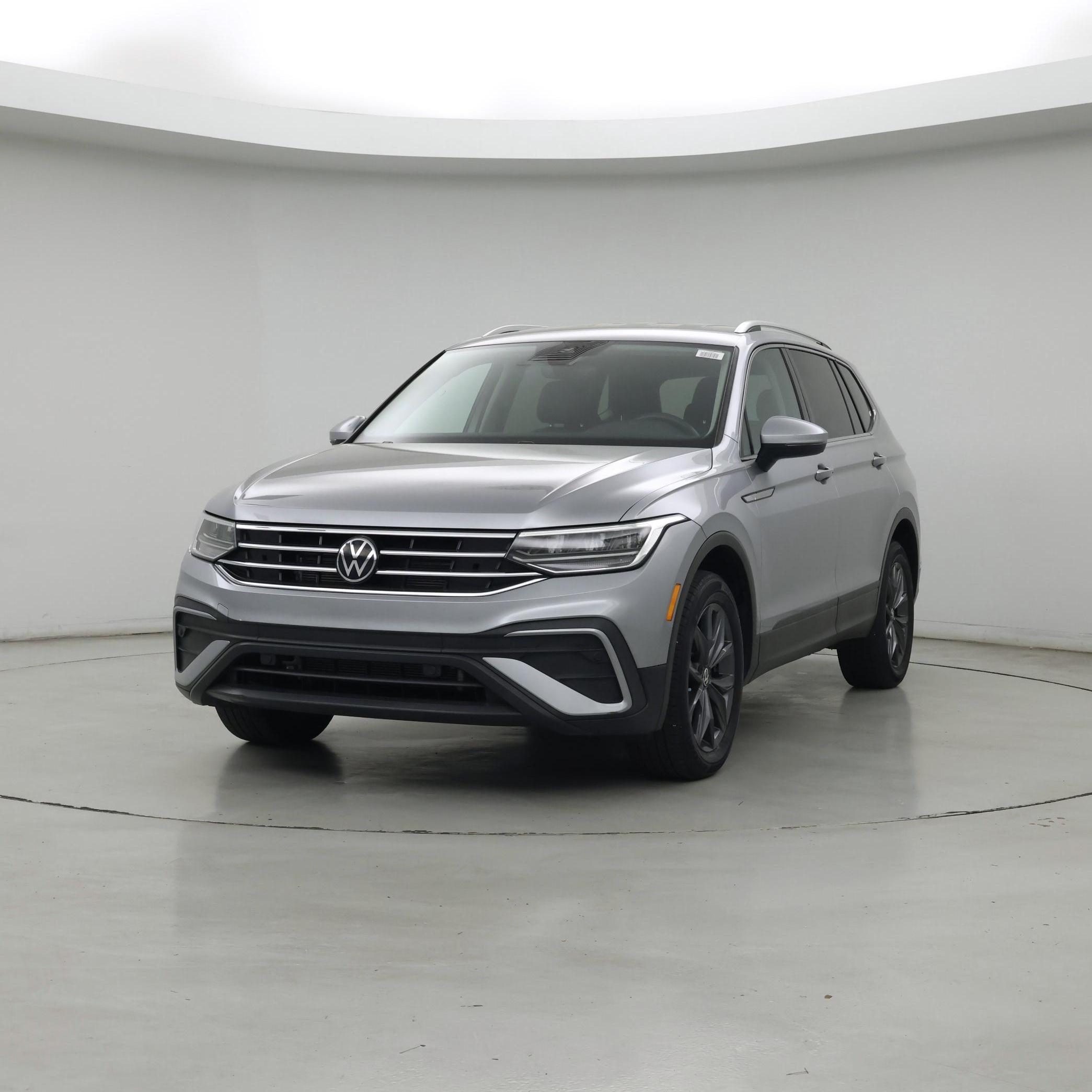 Thumbnail: 2023 Volkswagen Tiguan - 4