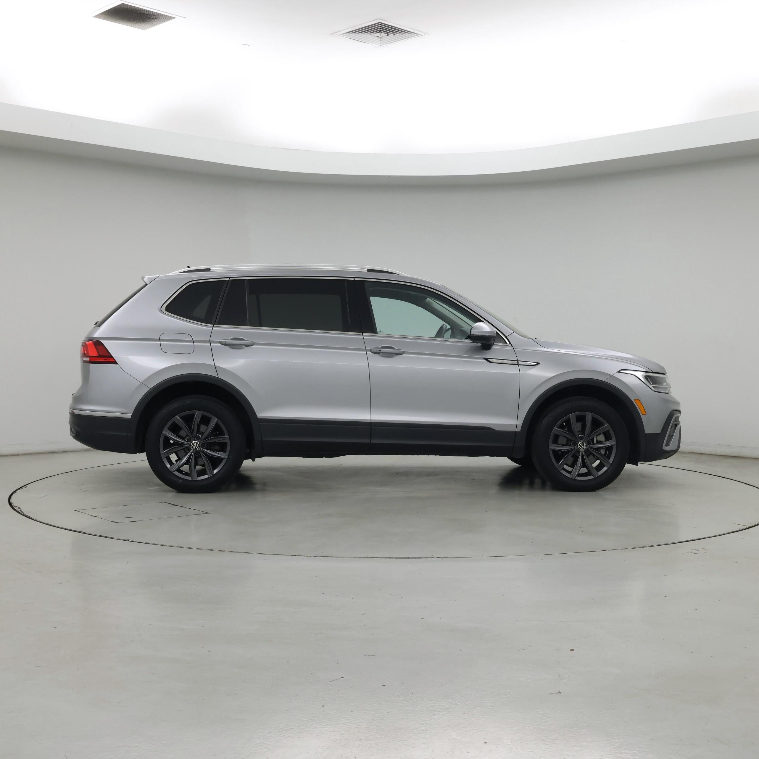 Thumbnail: 2023 Volkswagen Tiguan - 7